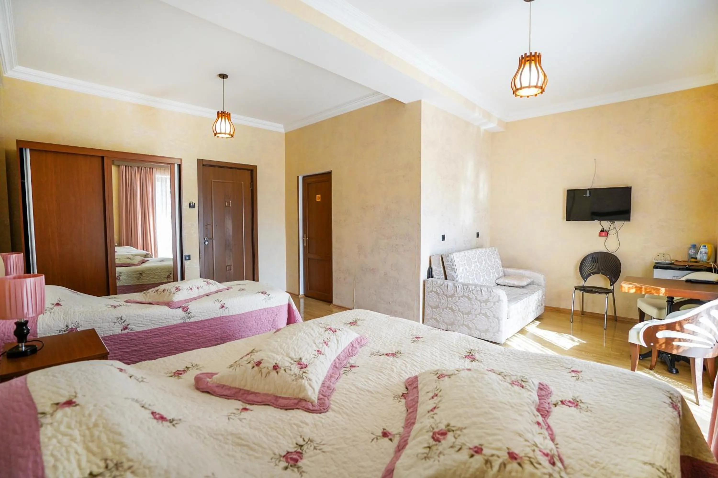 Communal lounge/ TV room, Bed in Natali Hotel