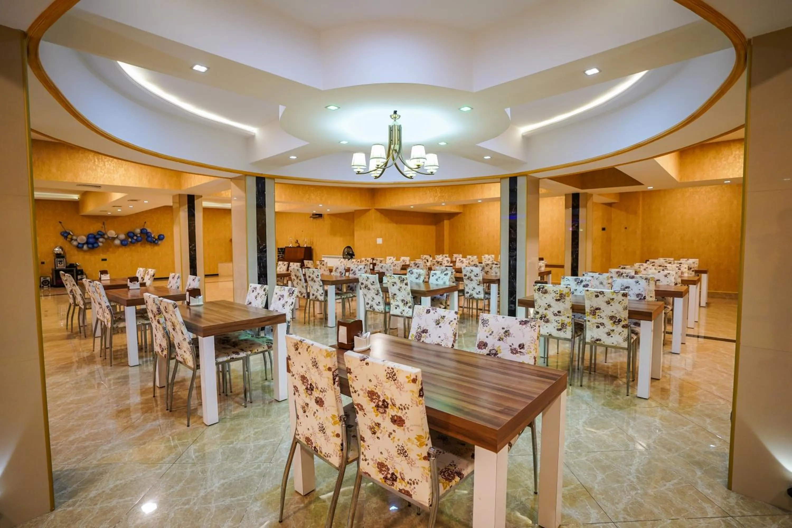 Restaurant/places to eat in Natali Hotel