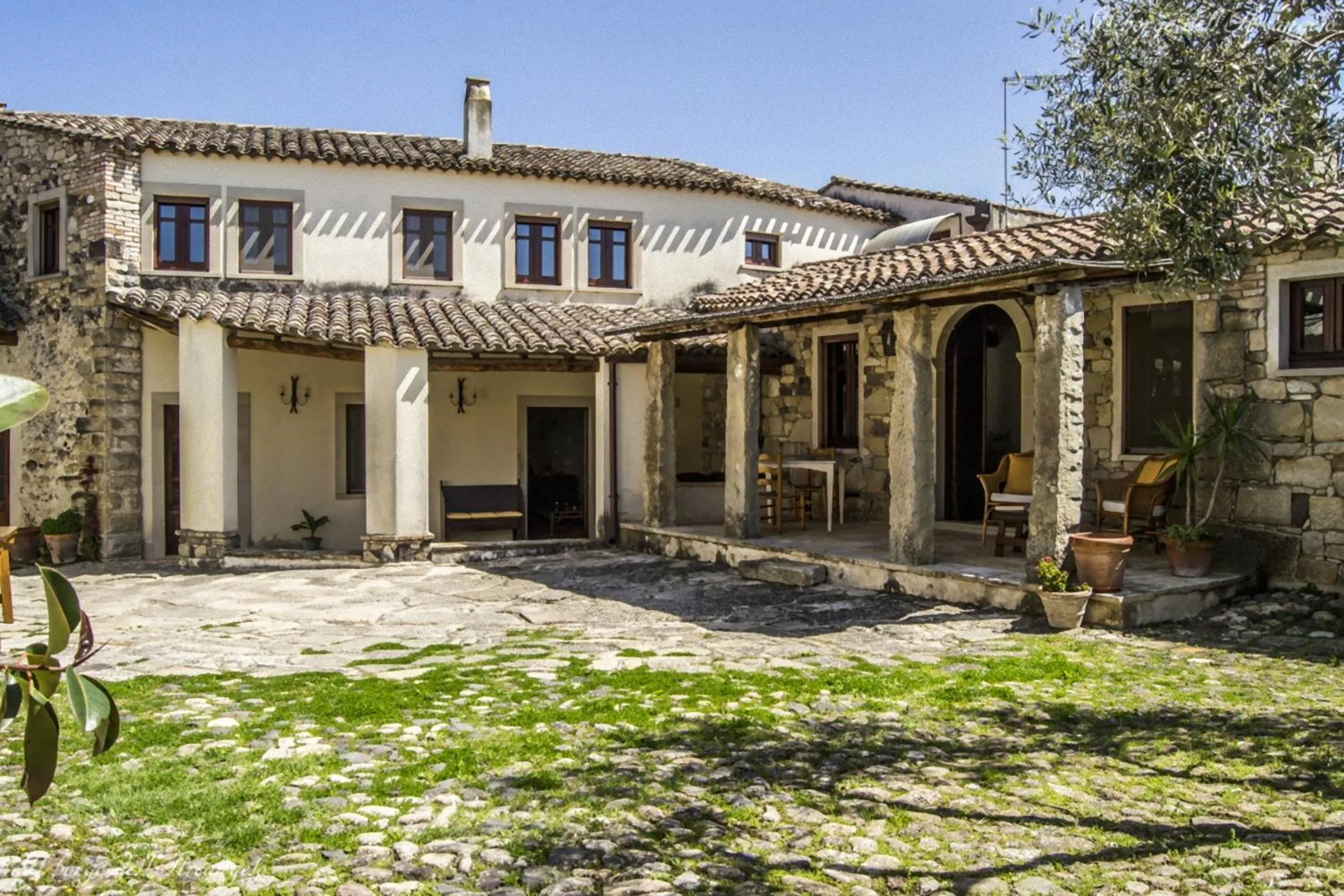 Facade/entrance in Il Borgo dell'Arcangelo