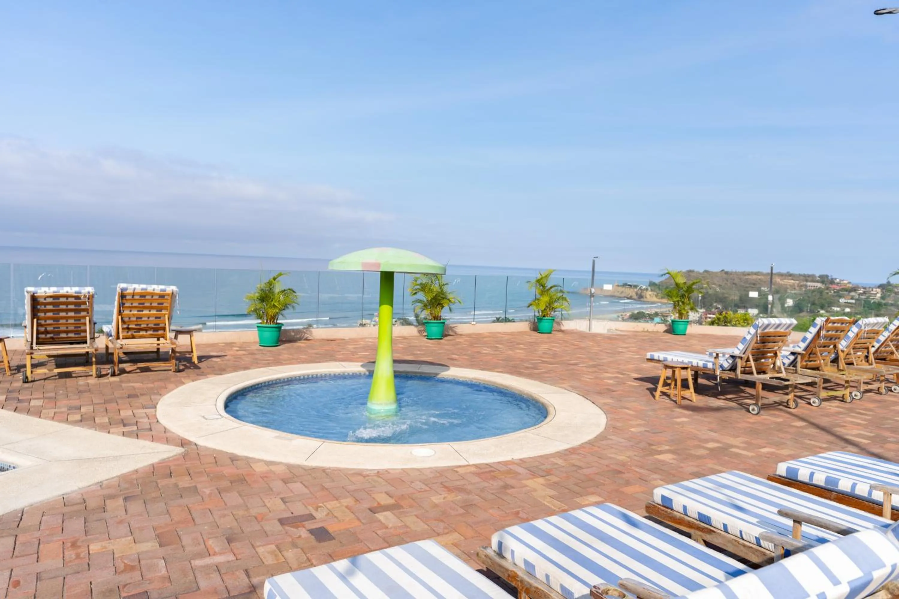 Swimming pool in Nativa Bambu Ecolodge
