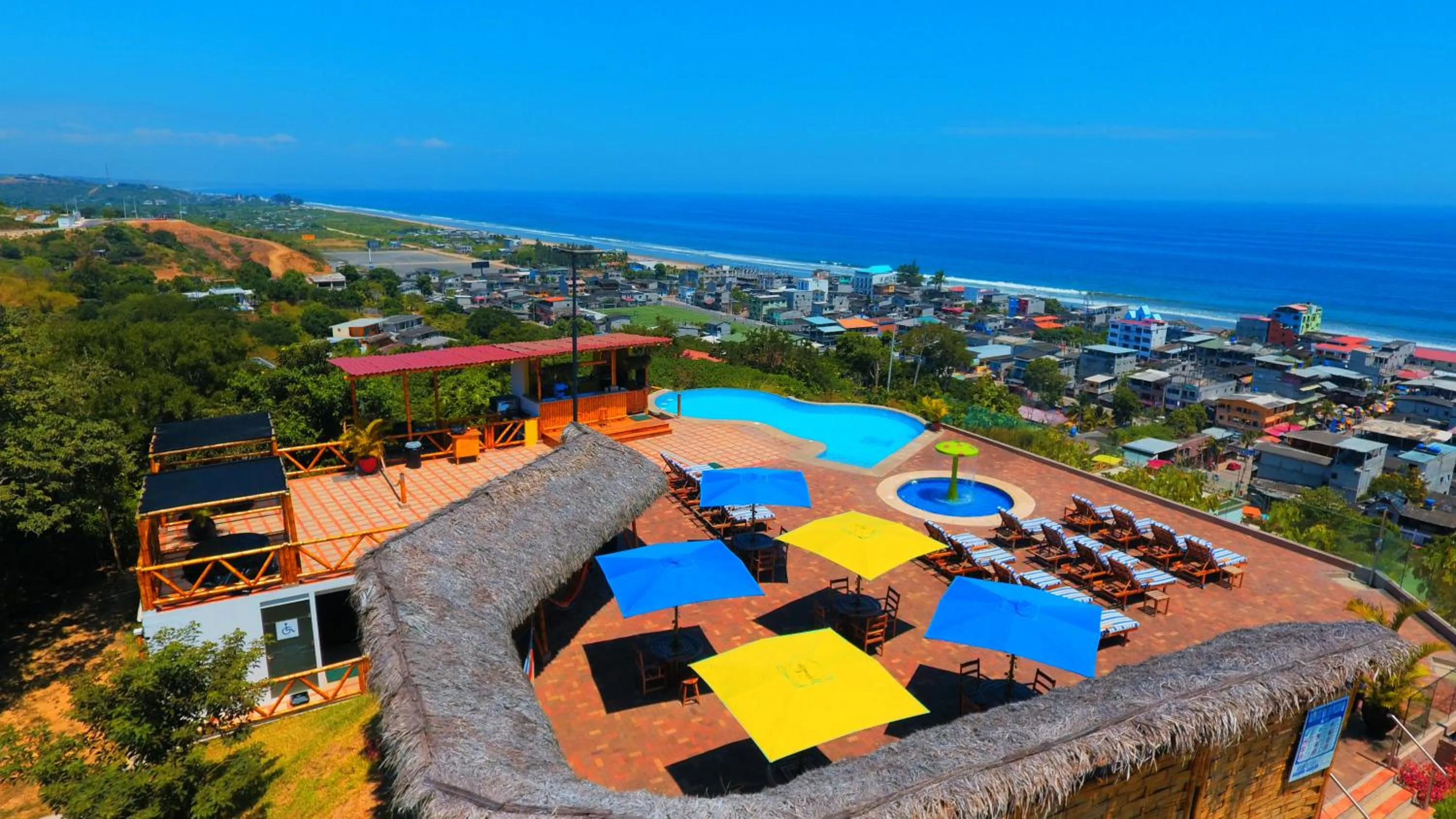 Swimming pool in Nativa Bambu Ecolodge