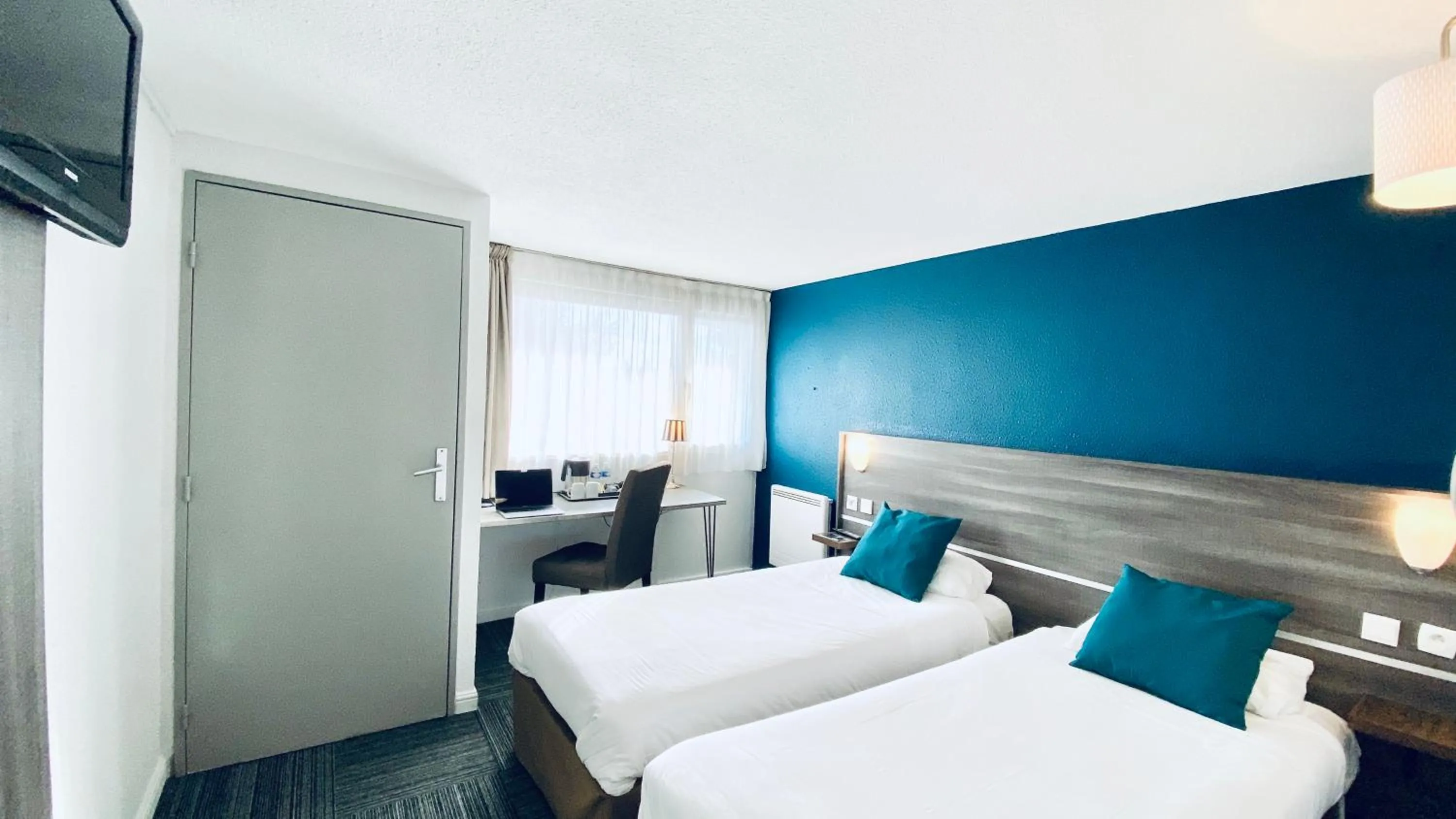 Bed in Hôtel Restaurant Kyriad de Péronne