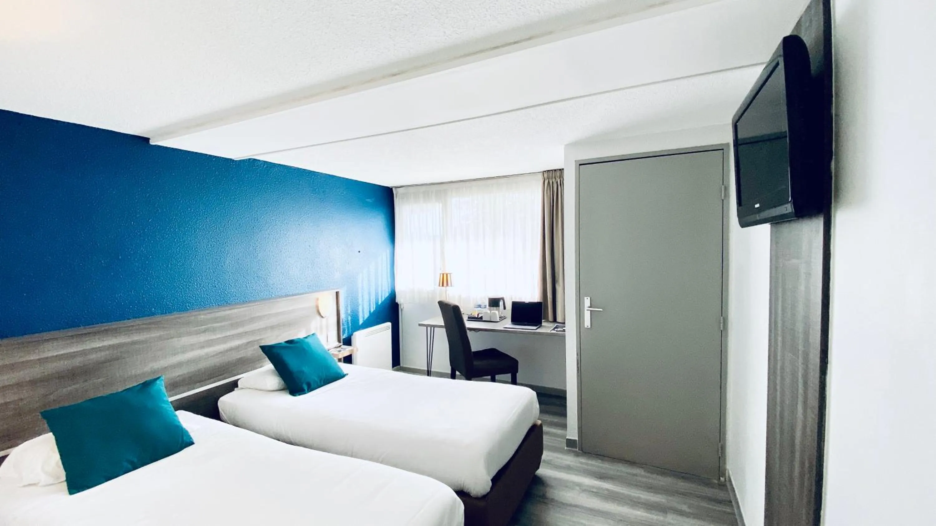 Bed in Hôtel Restaurant Kyriad de Péronne