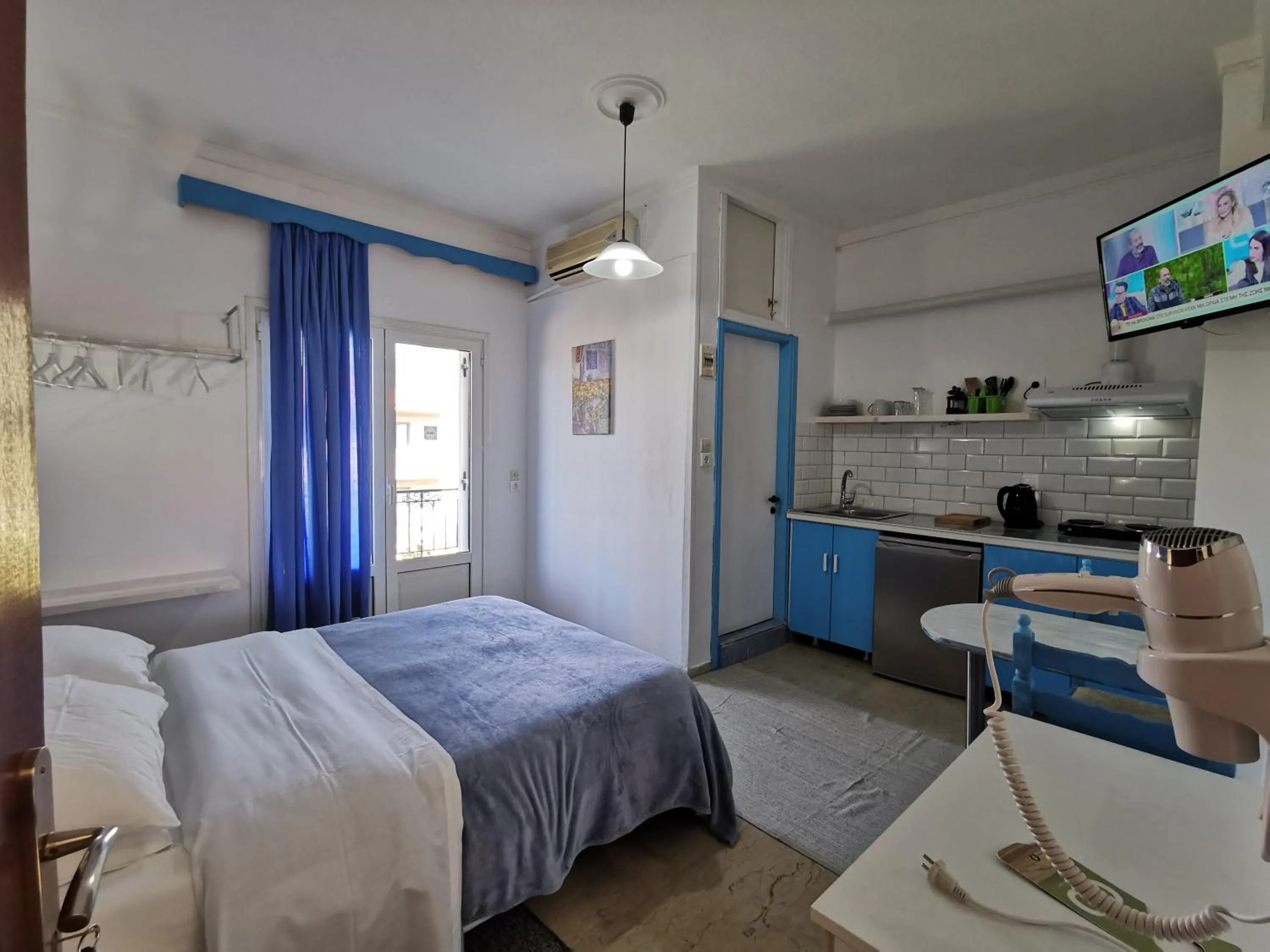 Property building, Bed in Anthis Studios