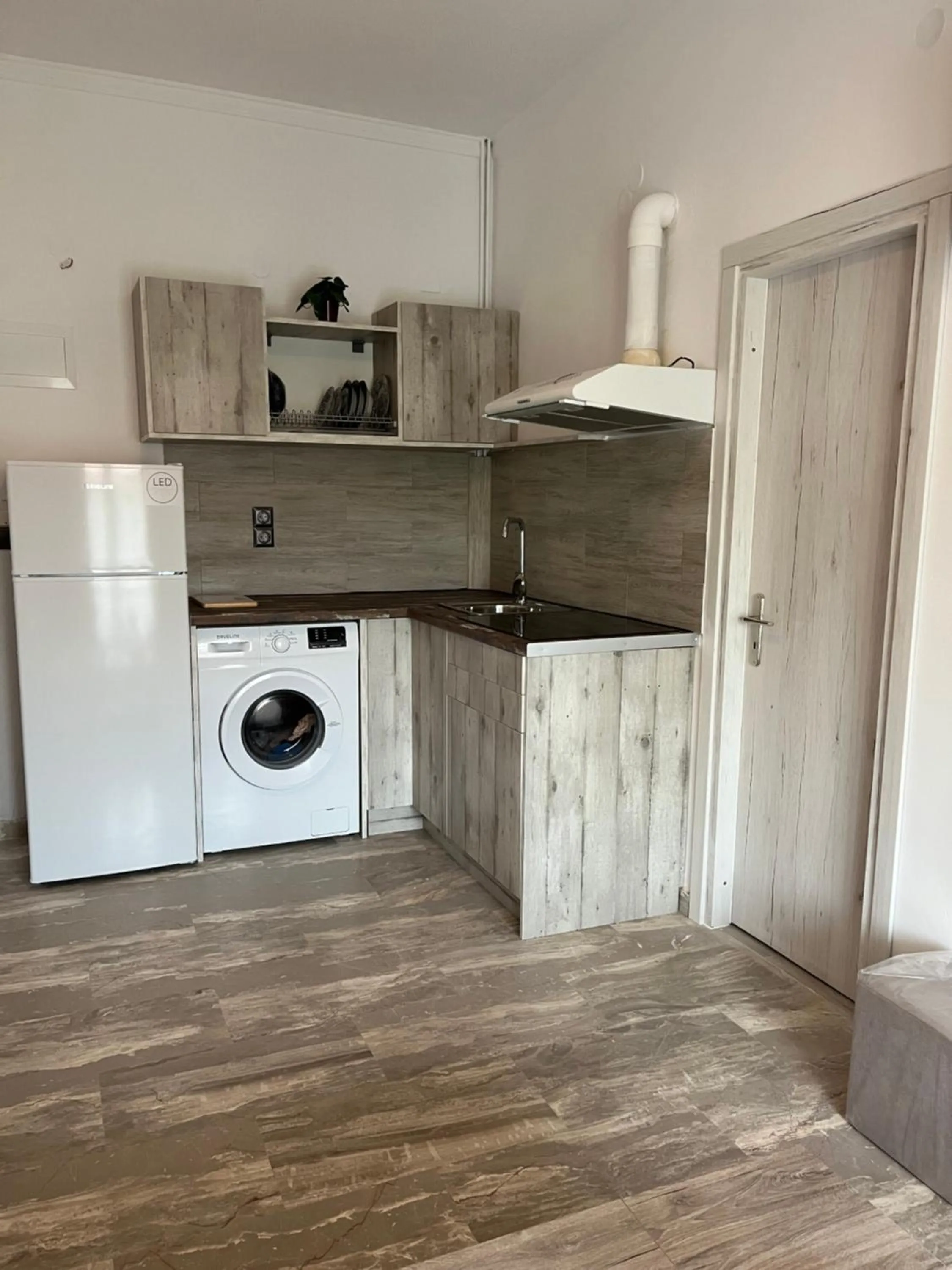 Kitchen or kitchenette in Anthis Studios