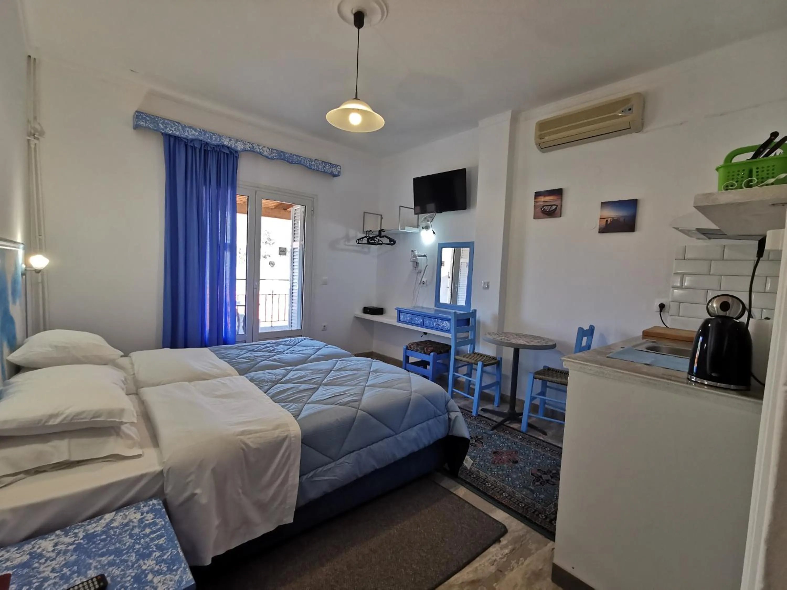 Property building, Bed in Anthis Studios