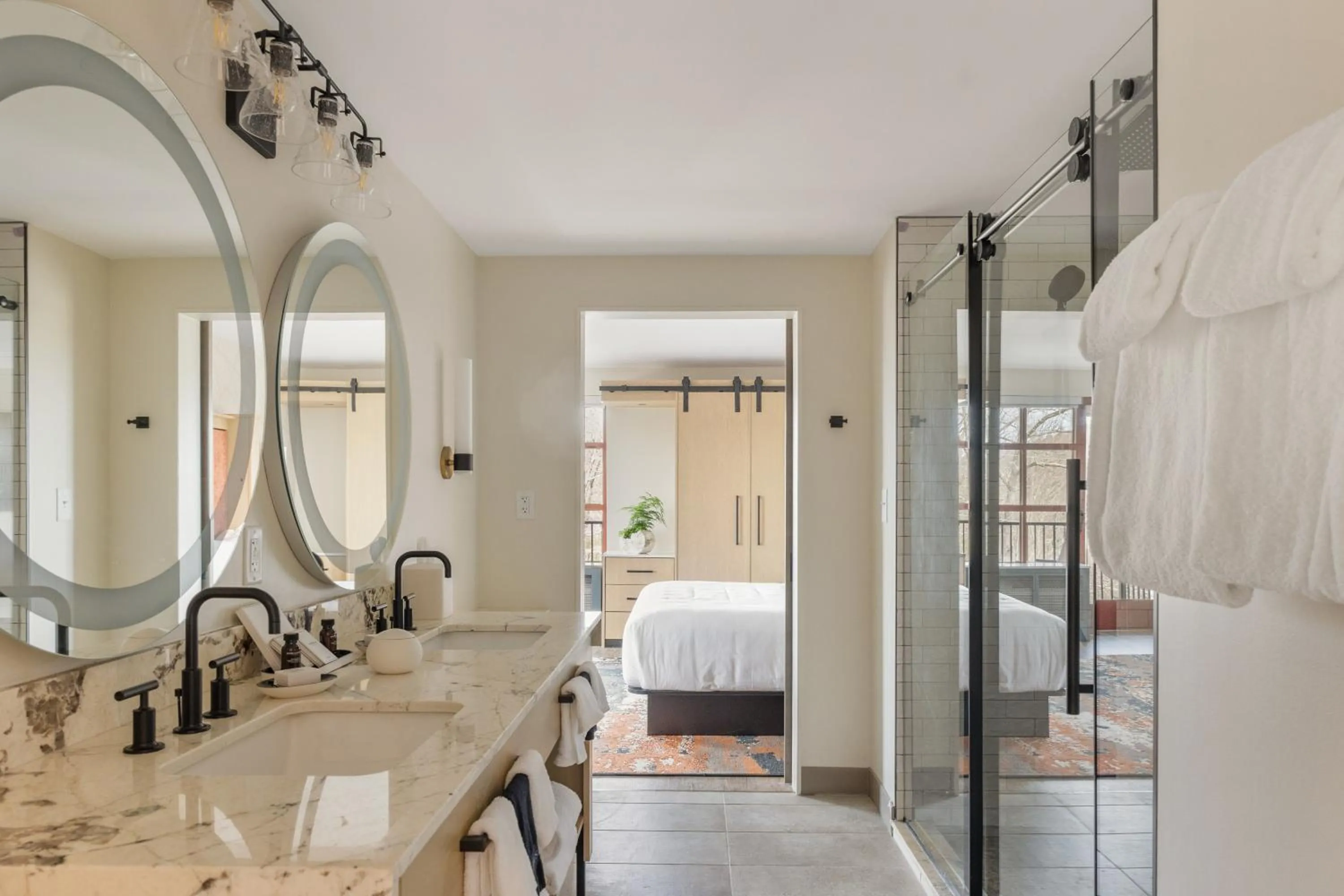 Bathroom, Bed in The Embers Hotel