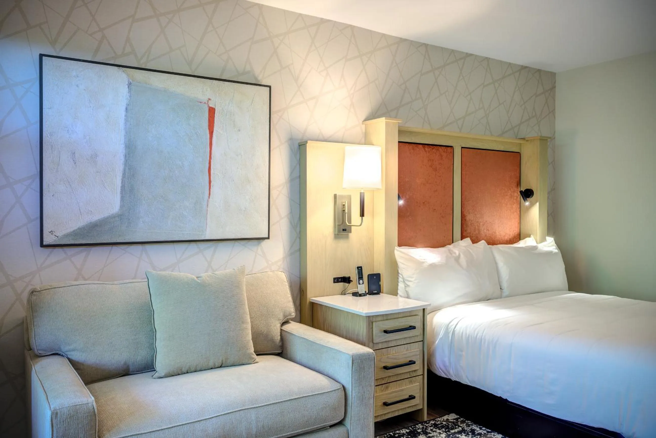 Seating area, Bed in The Embers Hotel