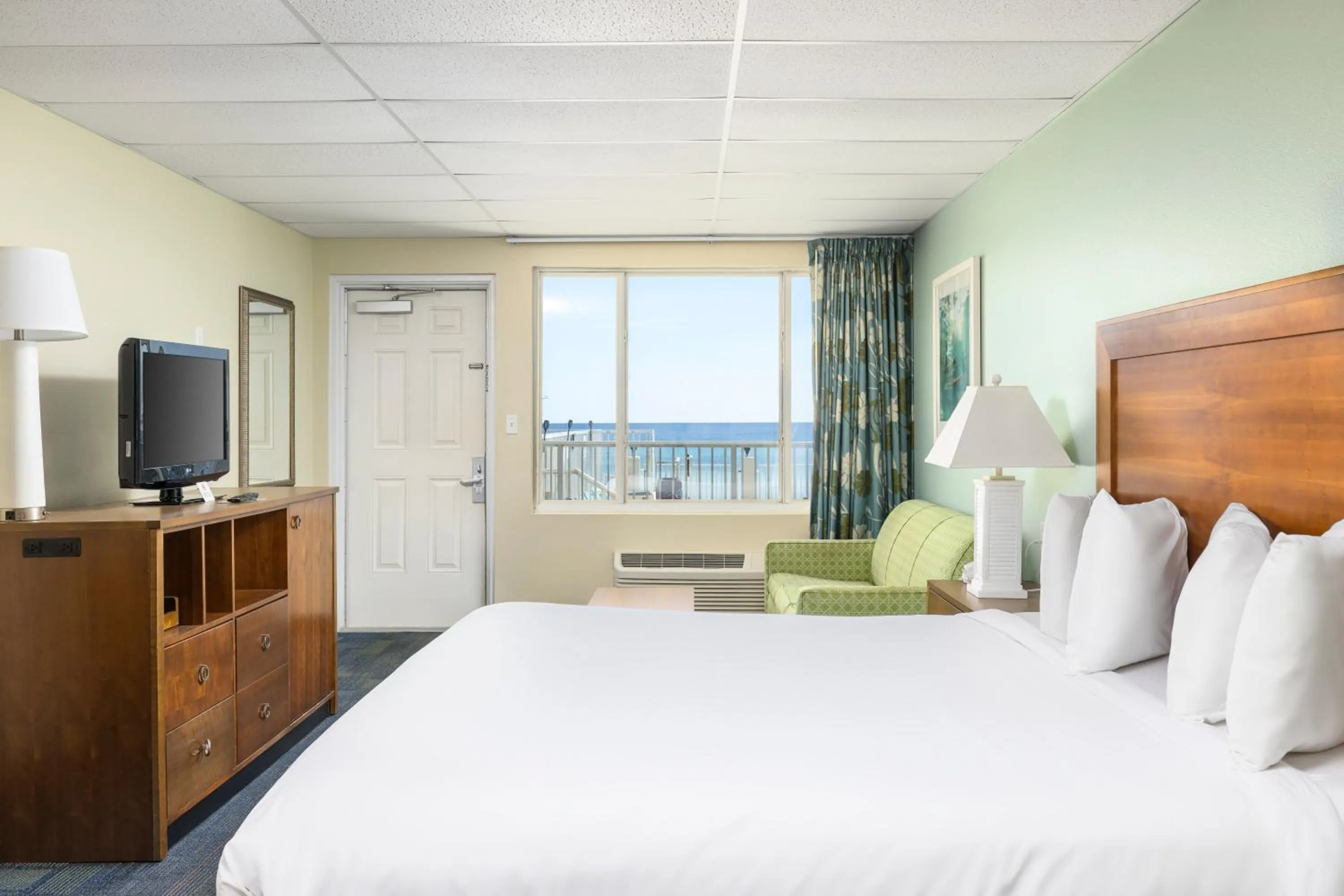 Bed in Beachside Resort Panama City Beach