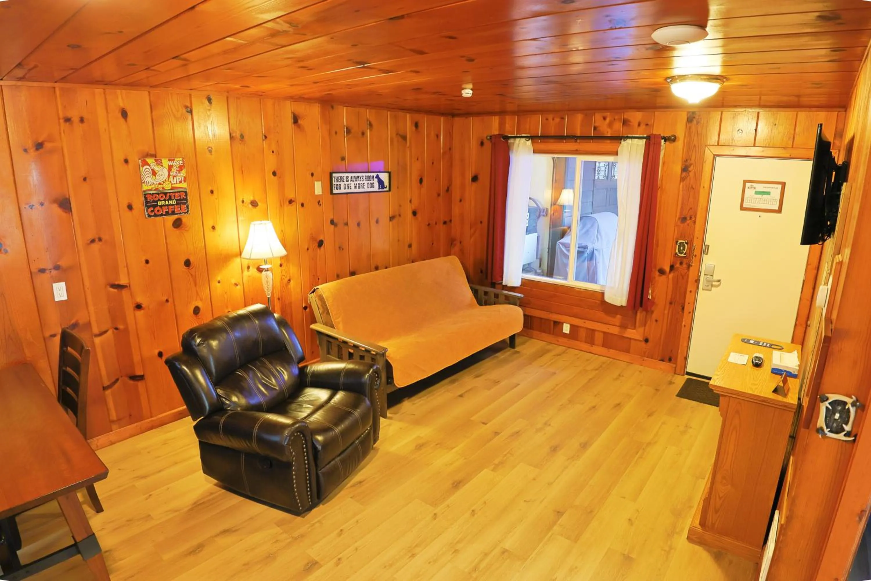 Living room in Park Motel and Cabins