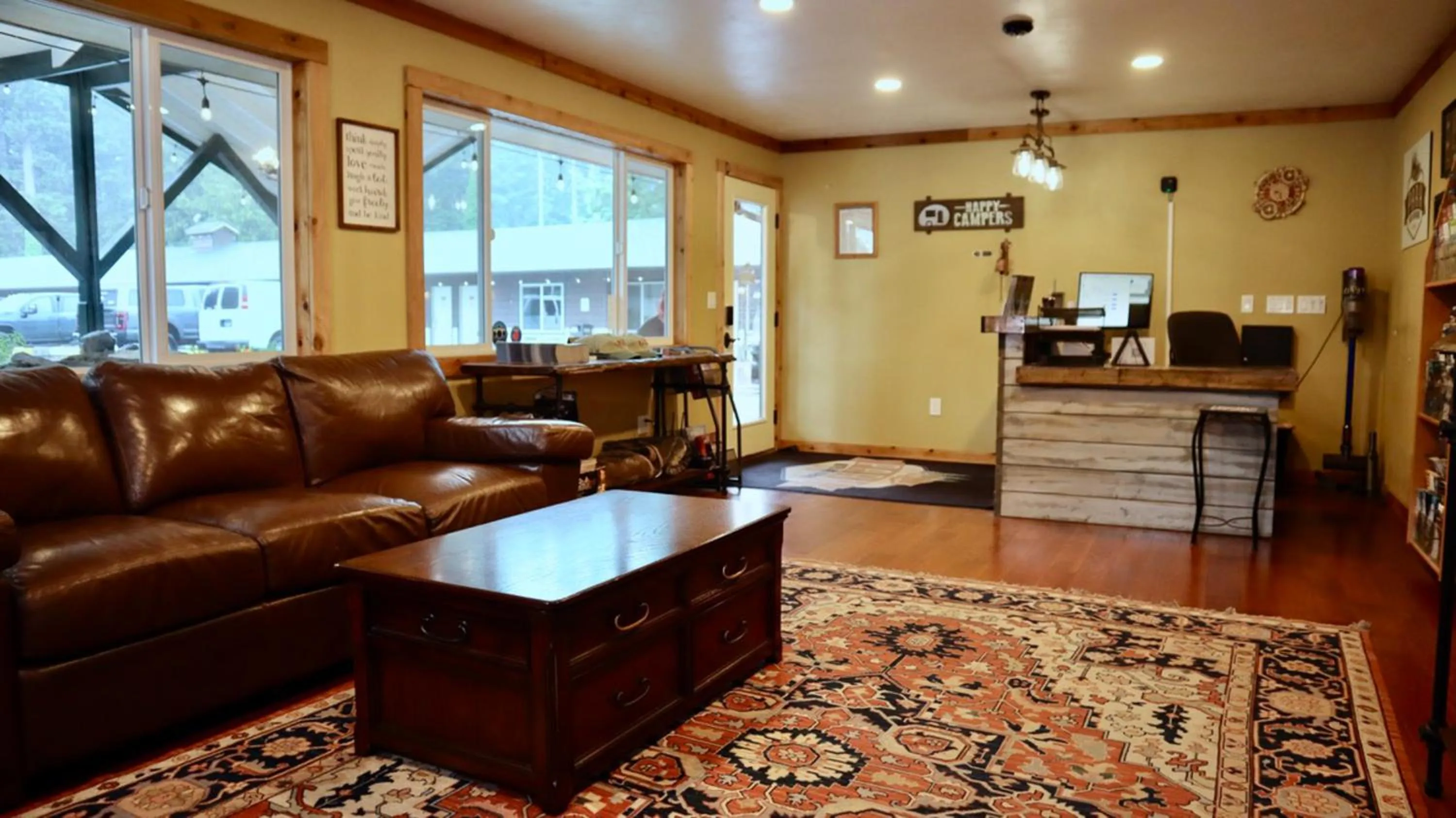 Lobby or reception in Park Motel and Cabins