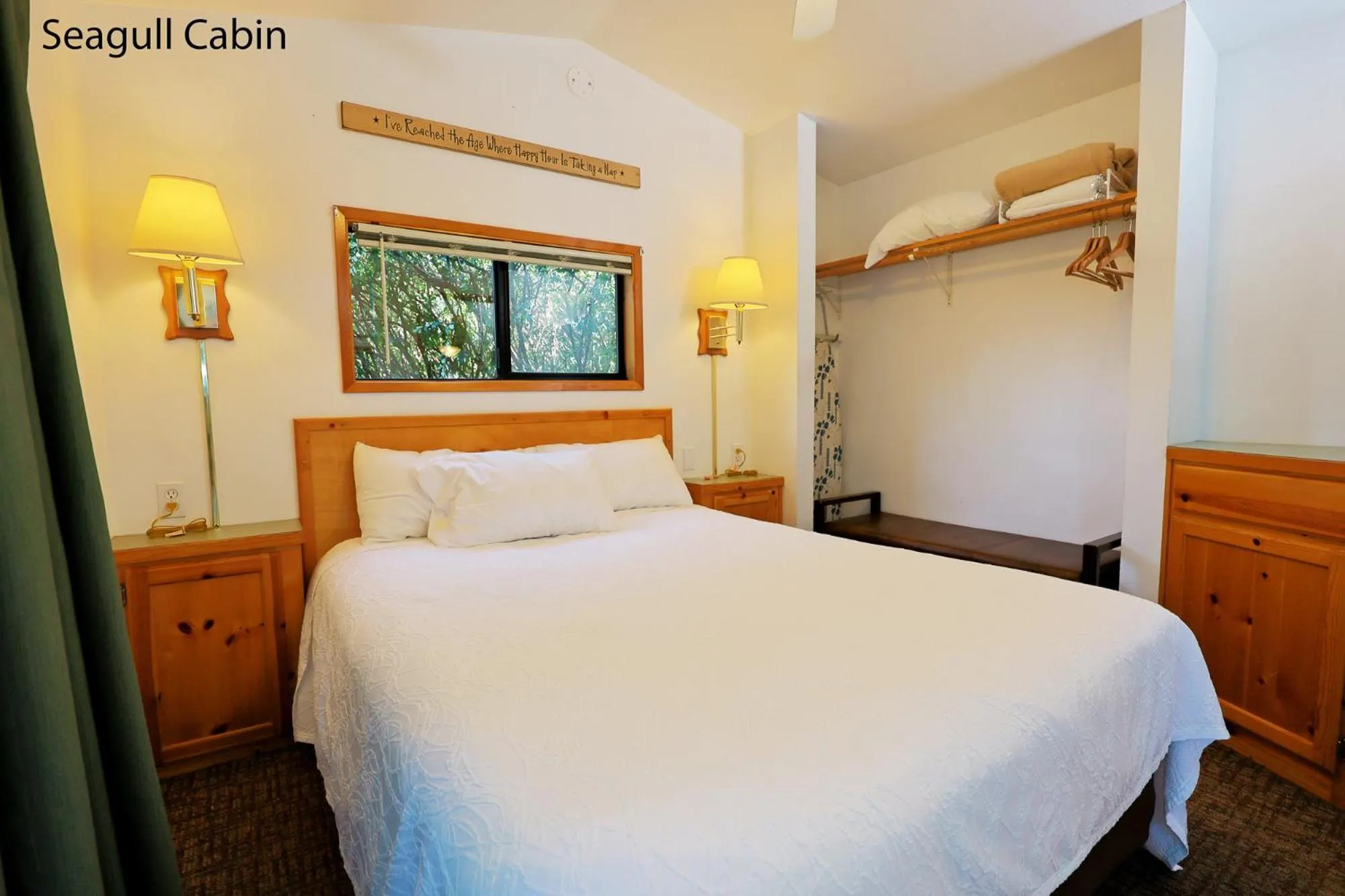 Bed in Park Motel and Cabins