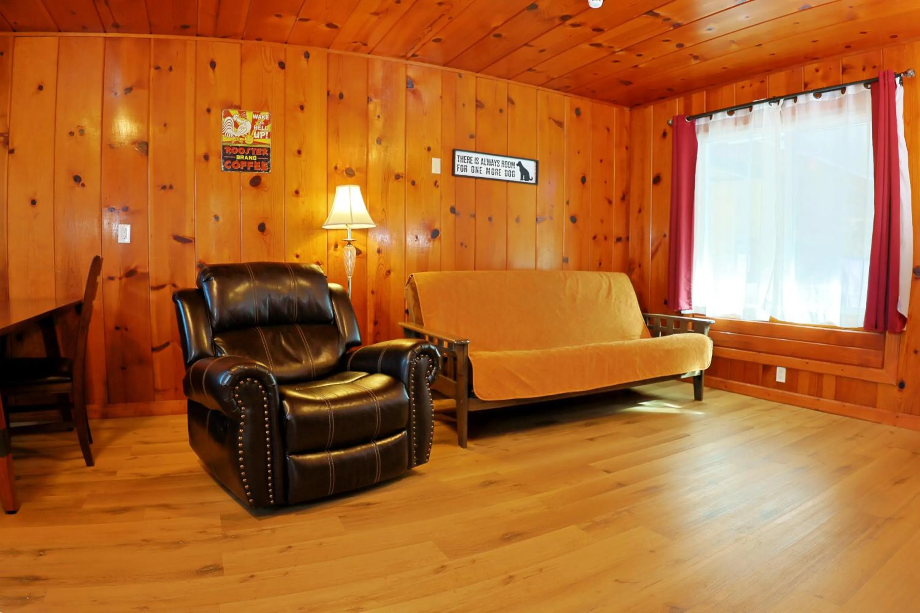 Seating area in Park Motel and Cabins