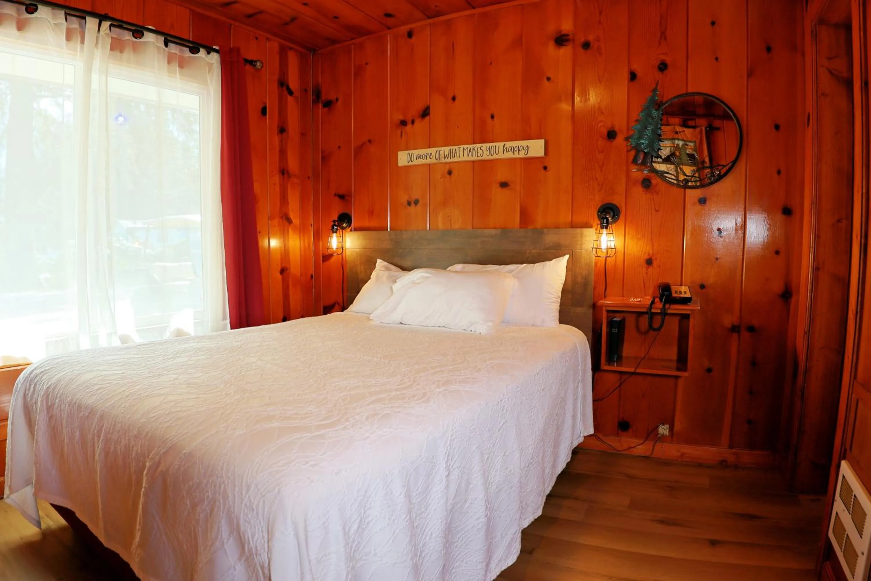 Bed in Park Motel and Cabins