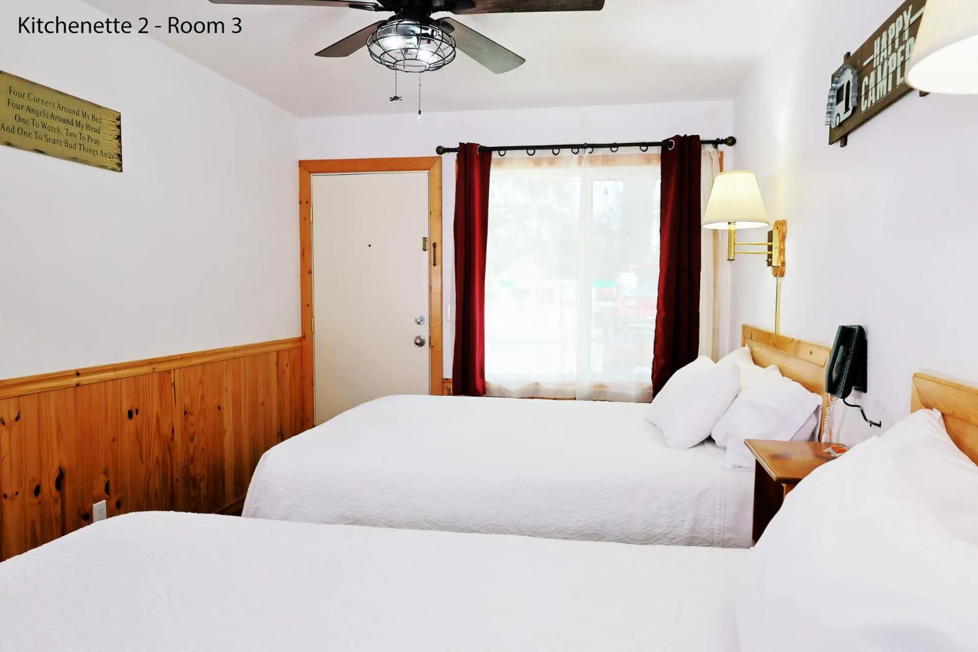 Bed in Park Motel and Cabins