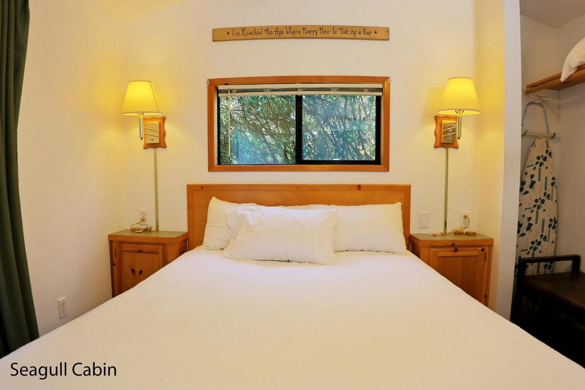 Bed in Park Motel and Cabins