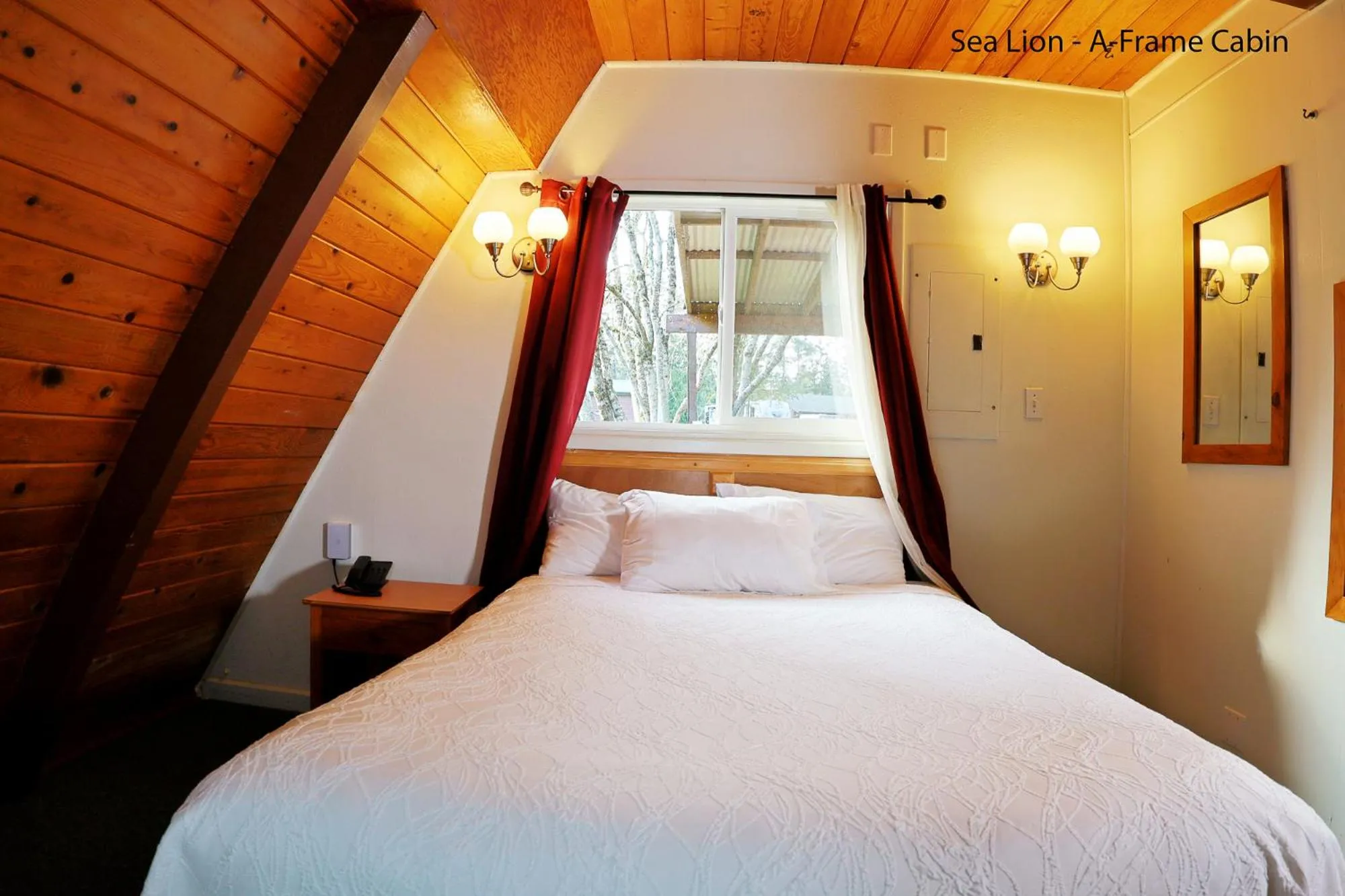 Bed in Park Motel and Cabins