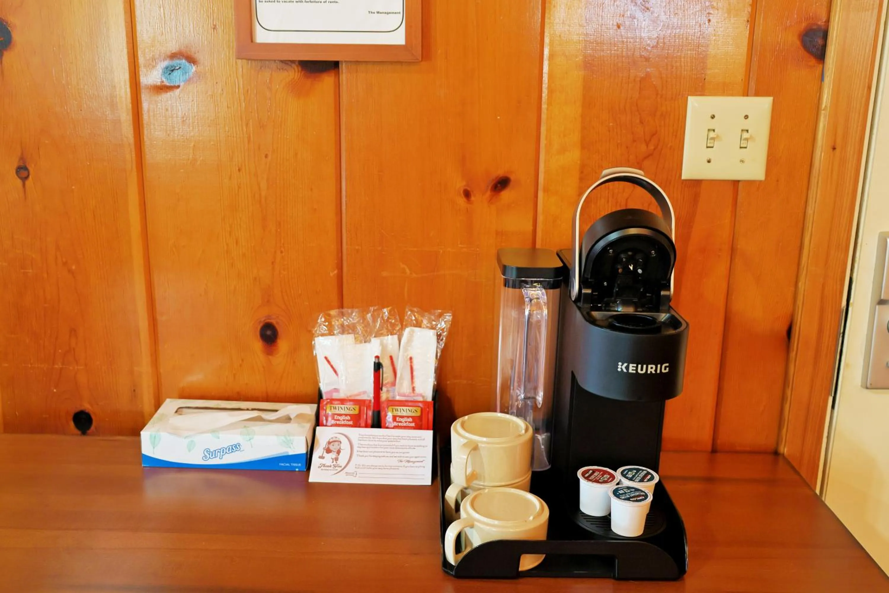 Coffee/tea facilities in Park Motel and Cabins