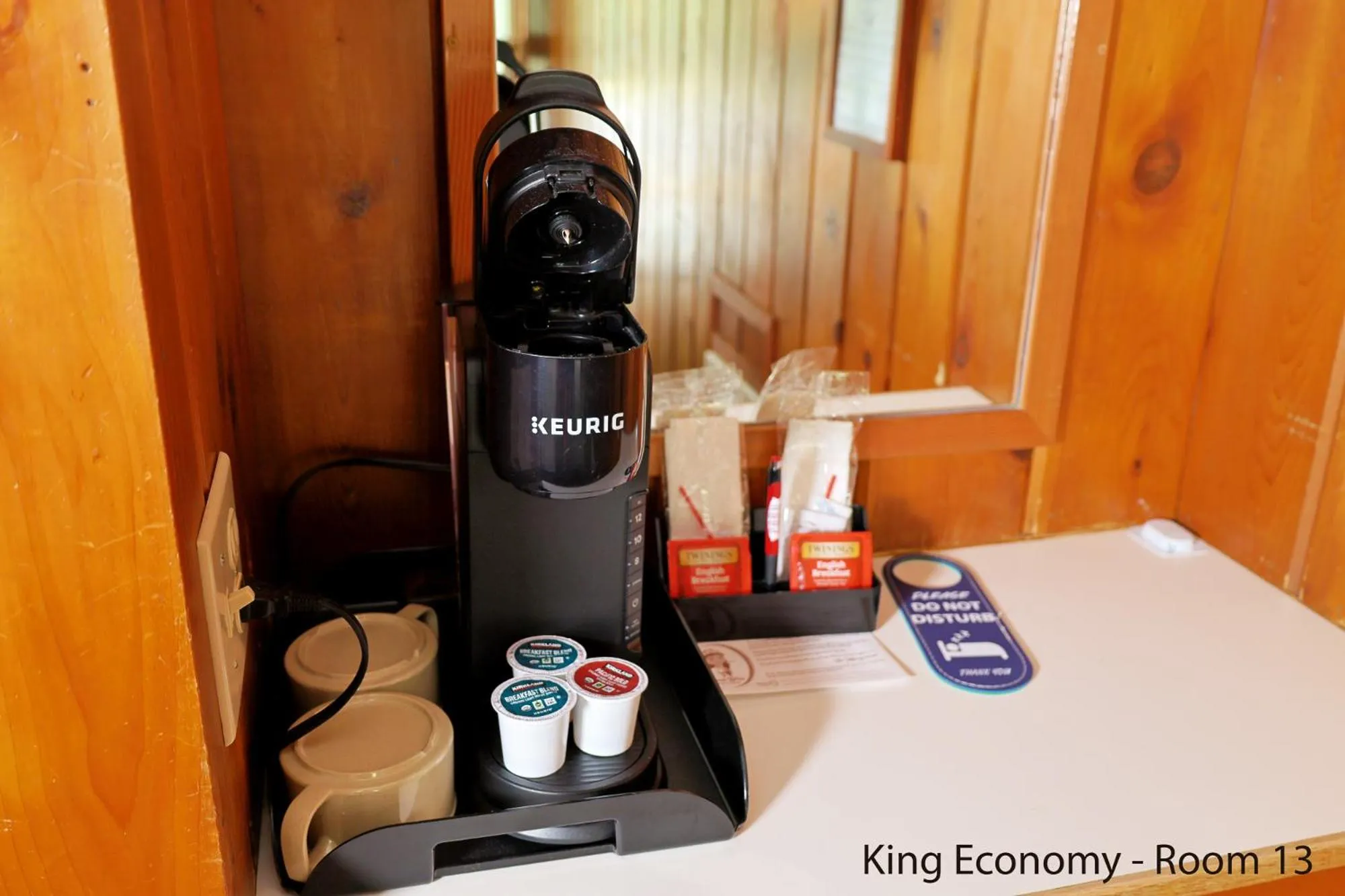 Coffee/tea facilities in Park Motel and Cabins