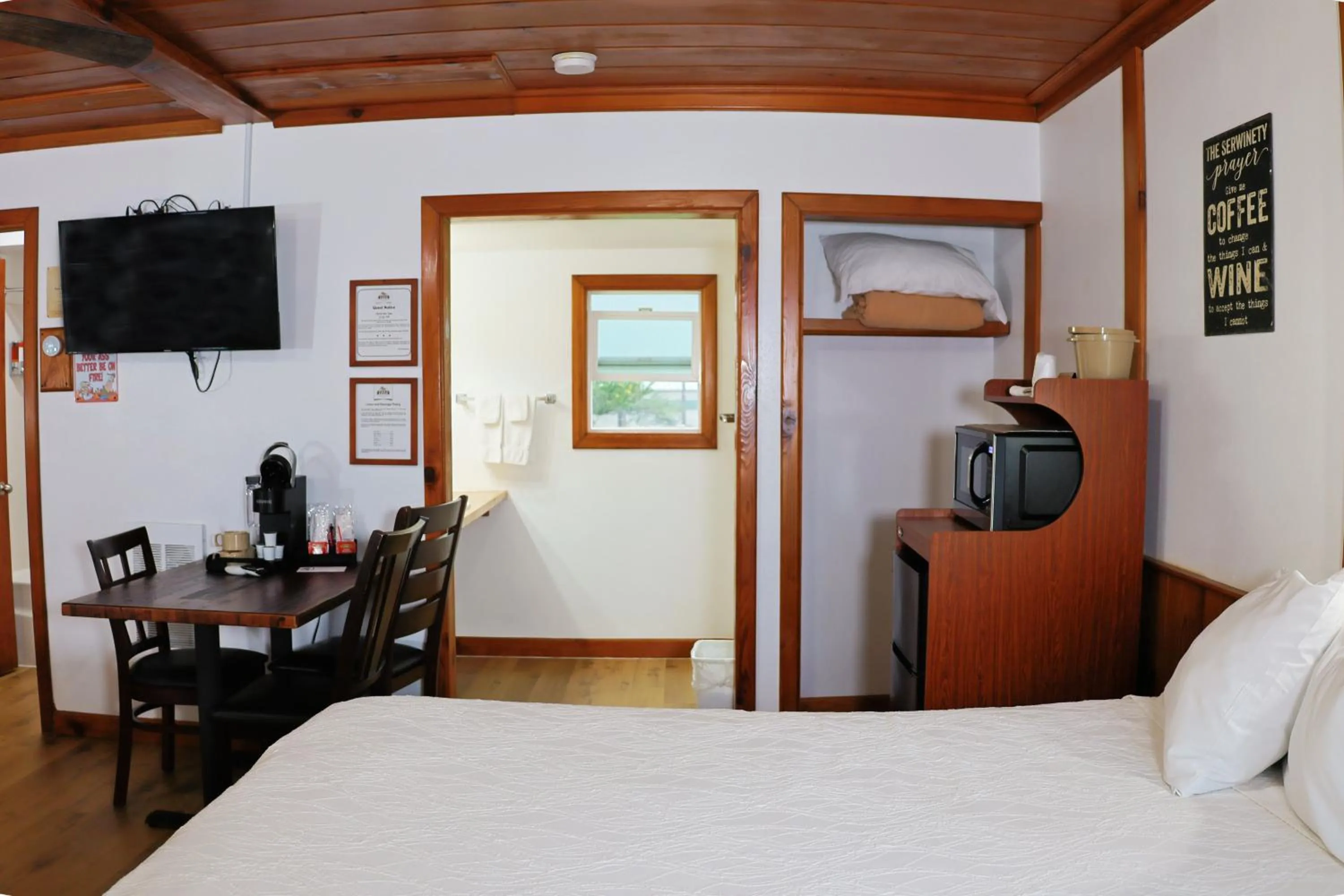 Bed in Park Motel and Cabins