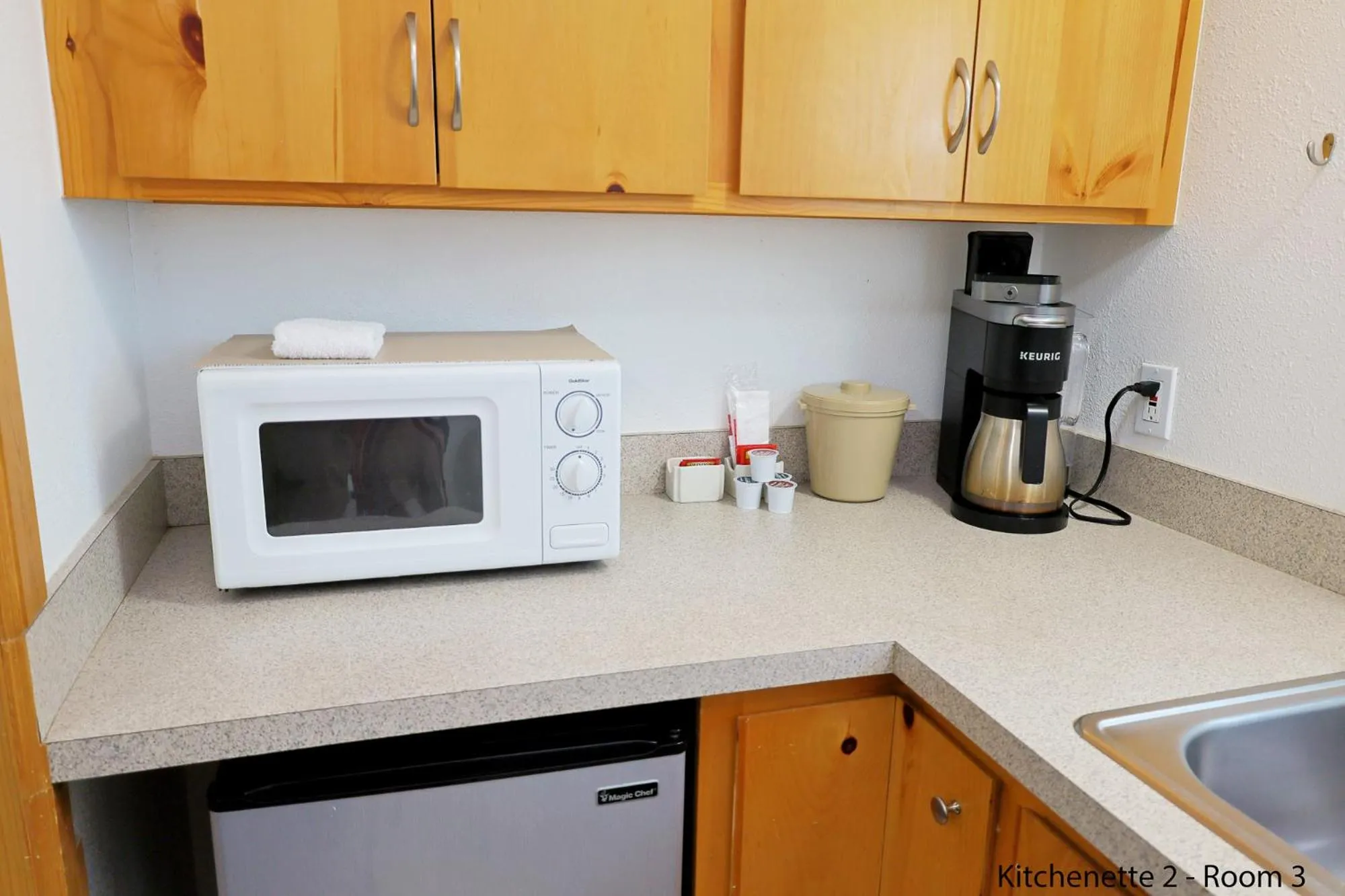 kitchen in Park Motel and Cabins
