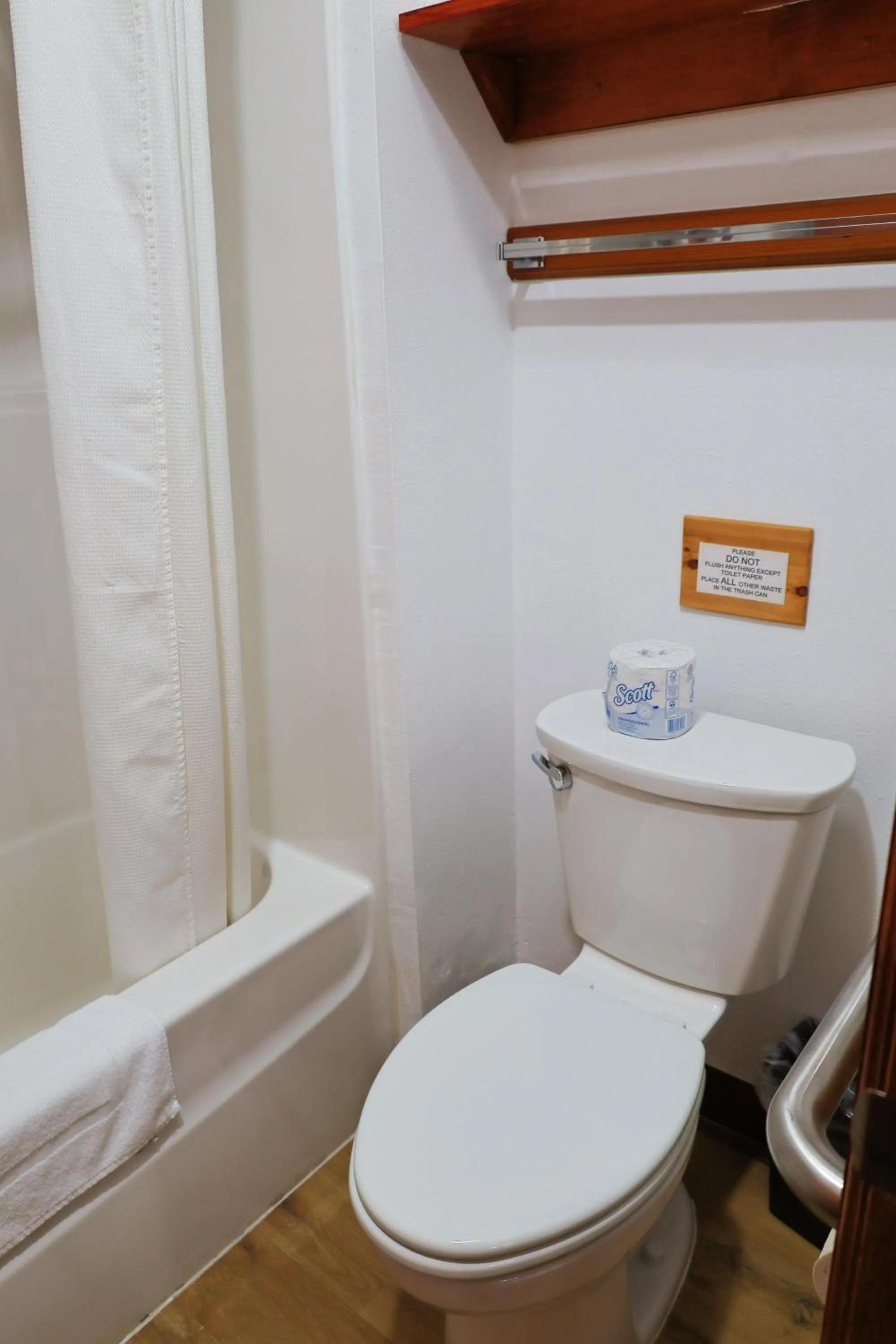 Toilet in Park Motel and Cabins