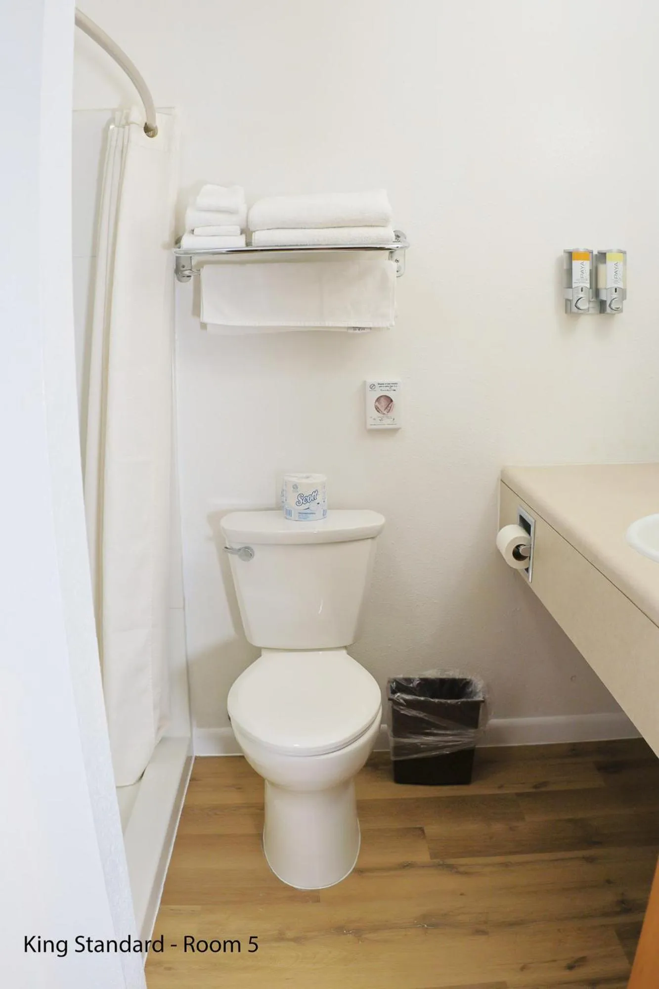 Toilet in Park Motel and Cabins