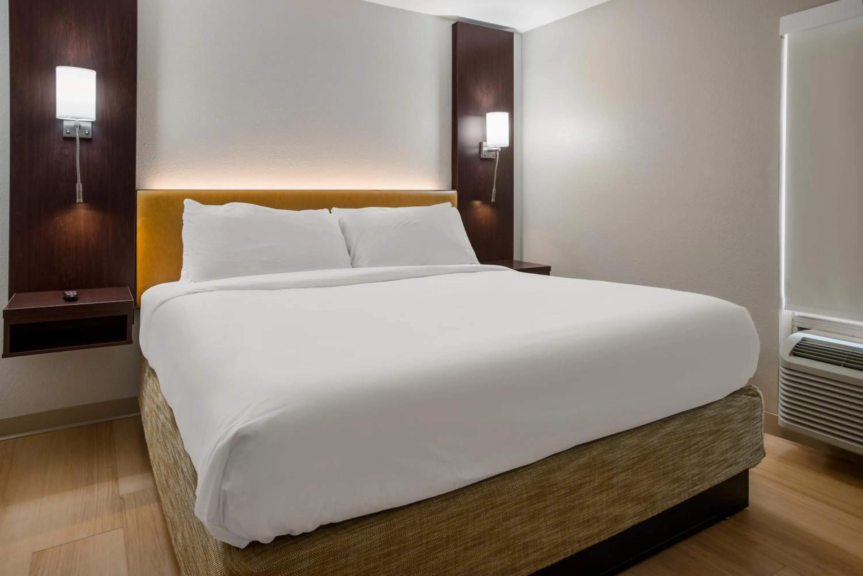 Bed in The Marco Hotel Lake Charles