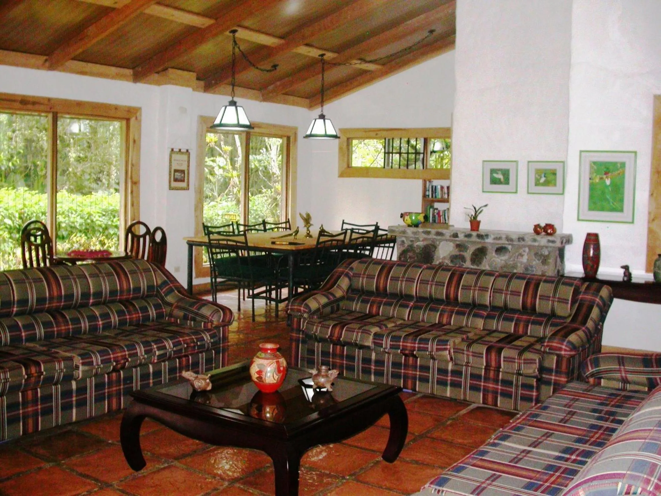 Communal lounge/ TV room in Bosque de Paz Reserva Biologica