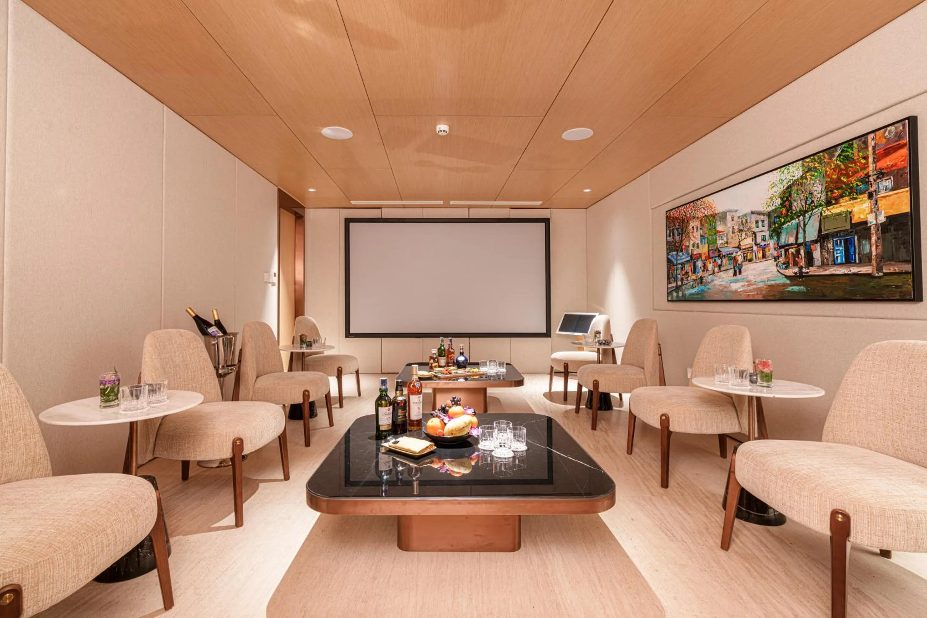 Communal lounge/ TV room in The Five Suites Lilas