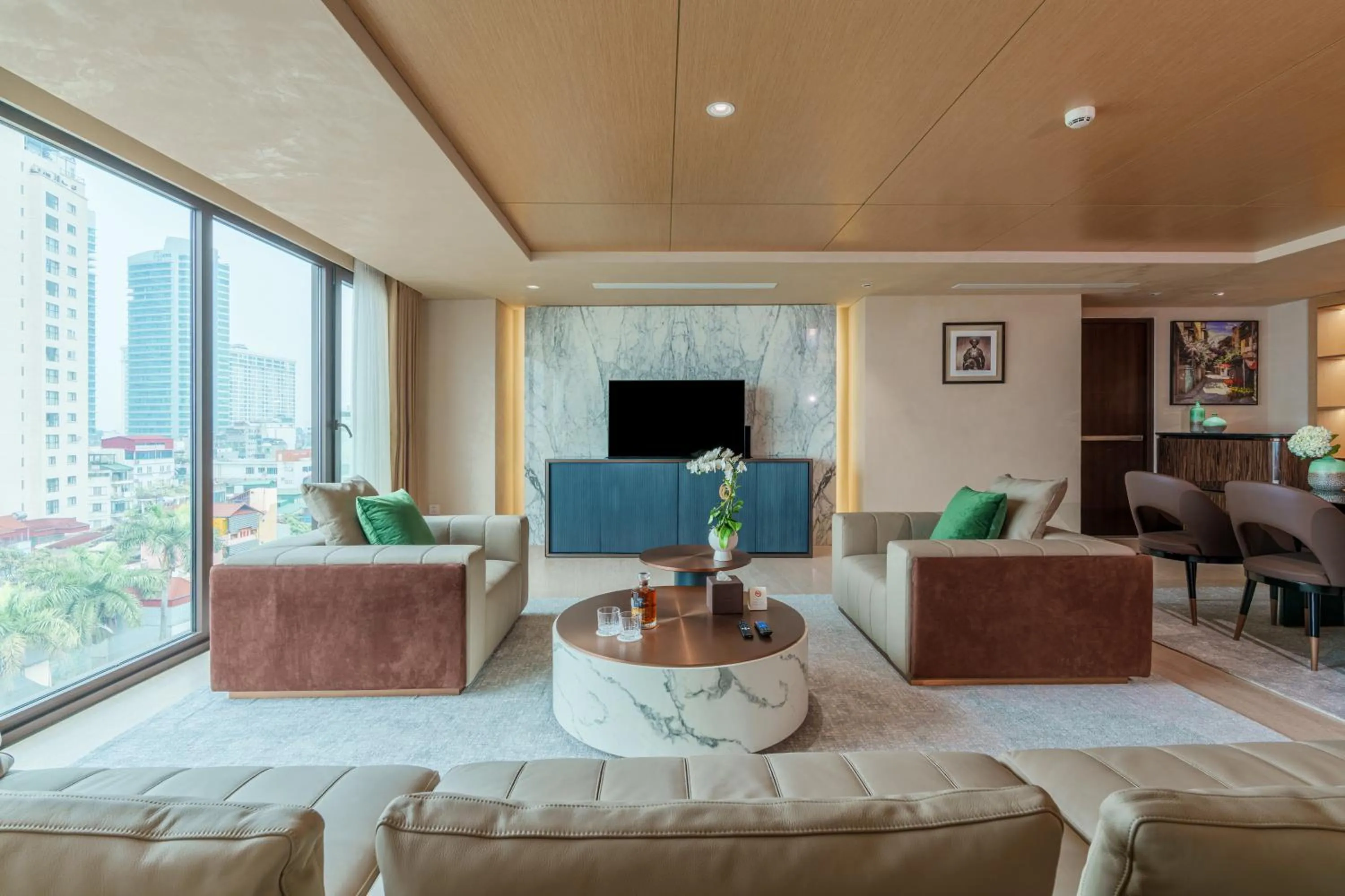 TV and multimedia in The Five Suites Lilas