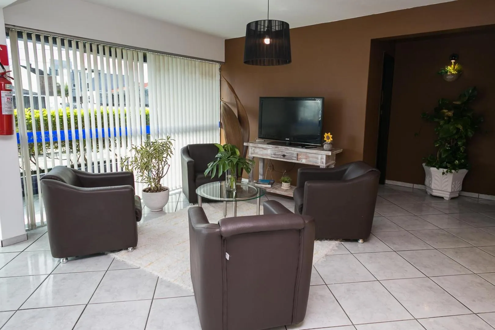 Communal lounge/ TV room in Hotel Pousada Porto da Lua