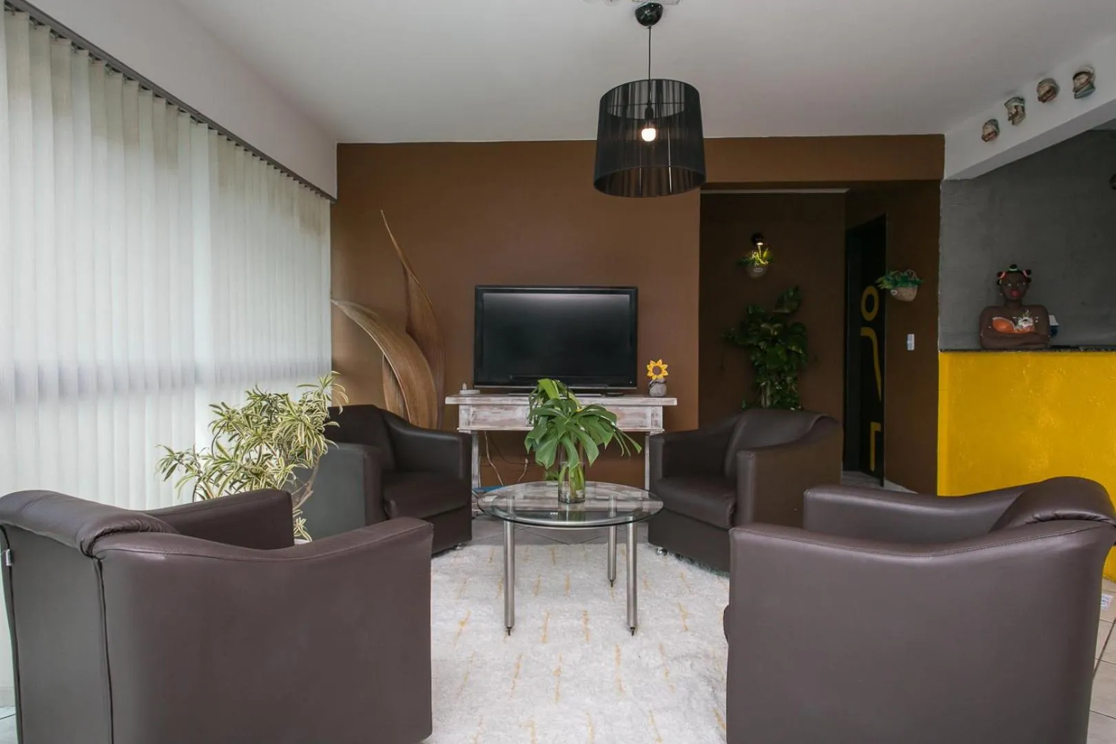 Communal lounge/ TV room in Hotel Pousada Porto da Lua