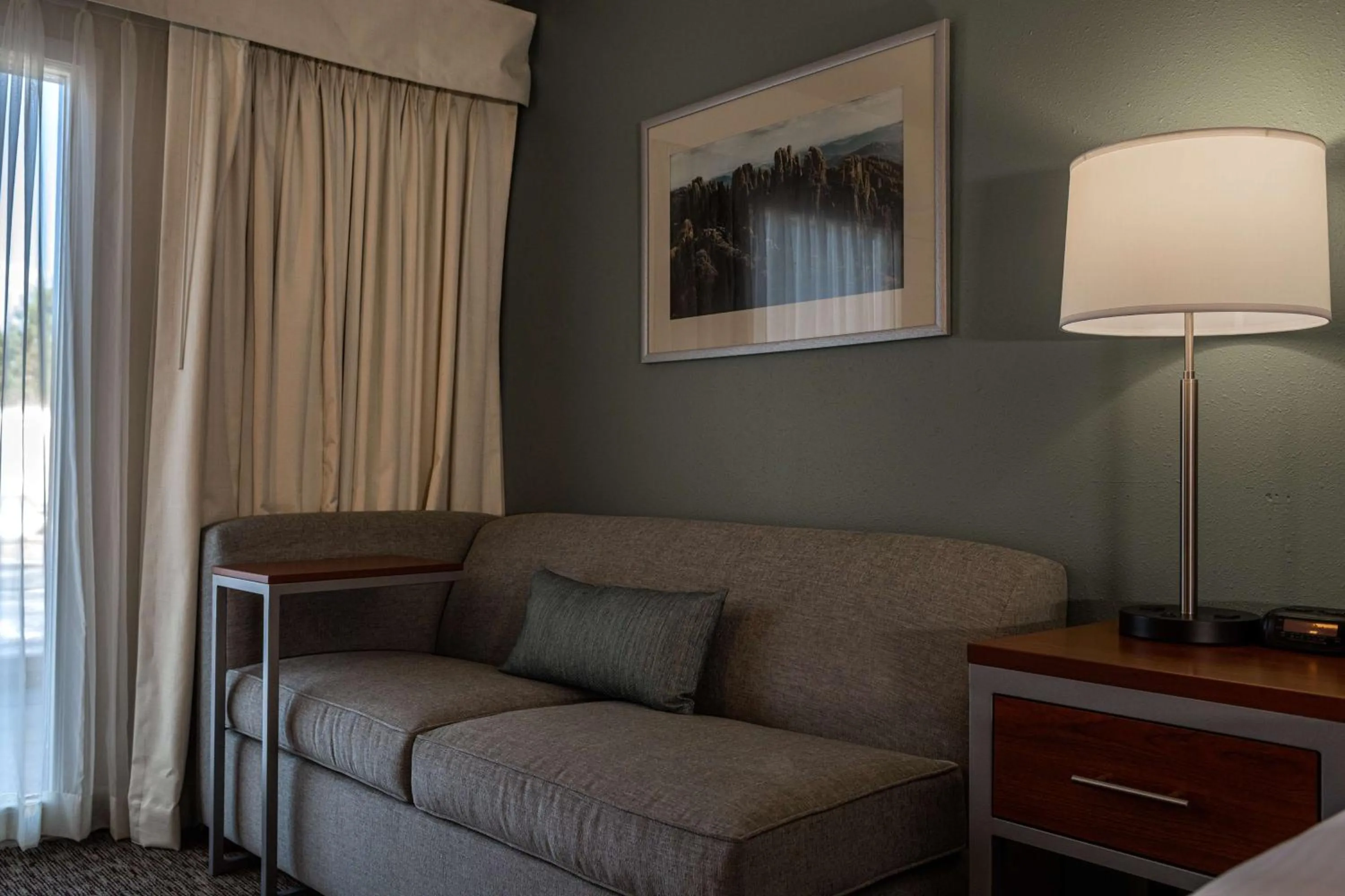 Bedroom in Best Western Buffalo Ridge Inn Near Mt Rushmore