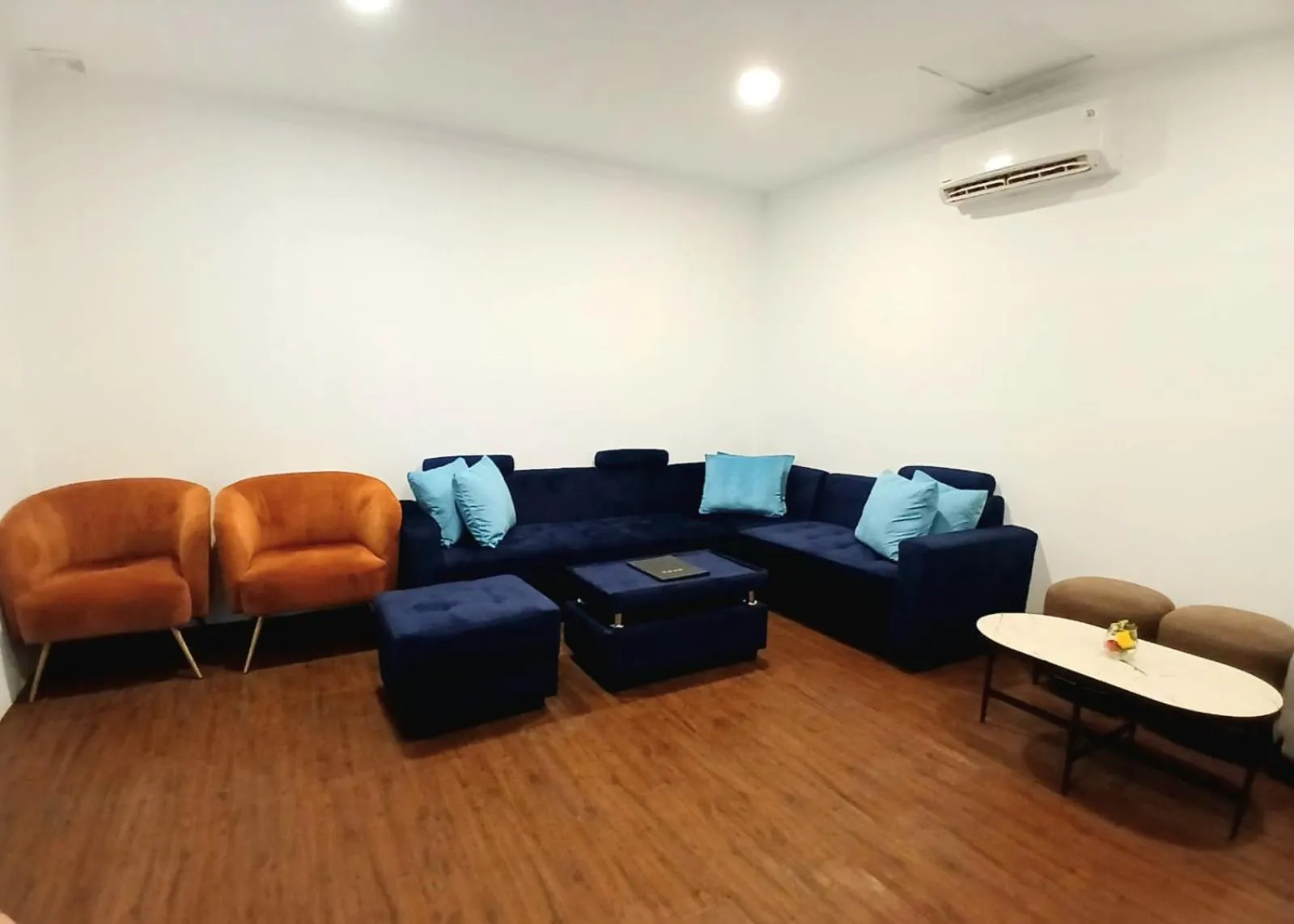 Karaoke in Nunia Tamansari Hotel