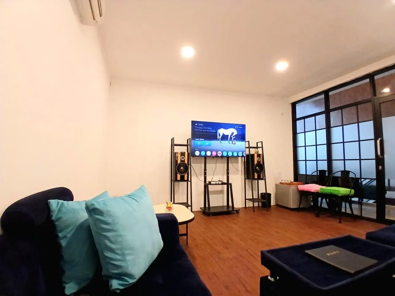 Karaoke in Nunia Tamansari Hotel