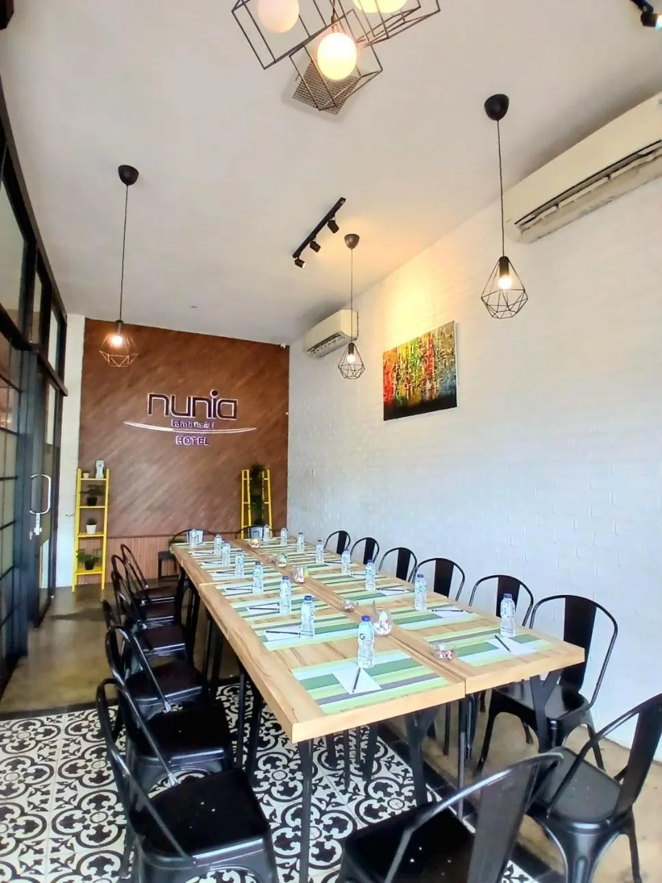 Meeting/conference room in Nunia Tamansari Hotel