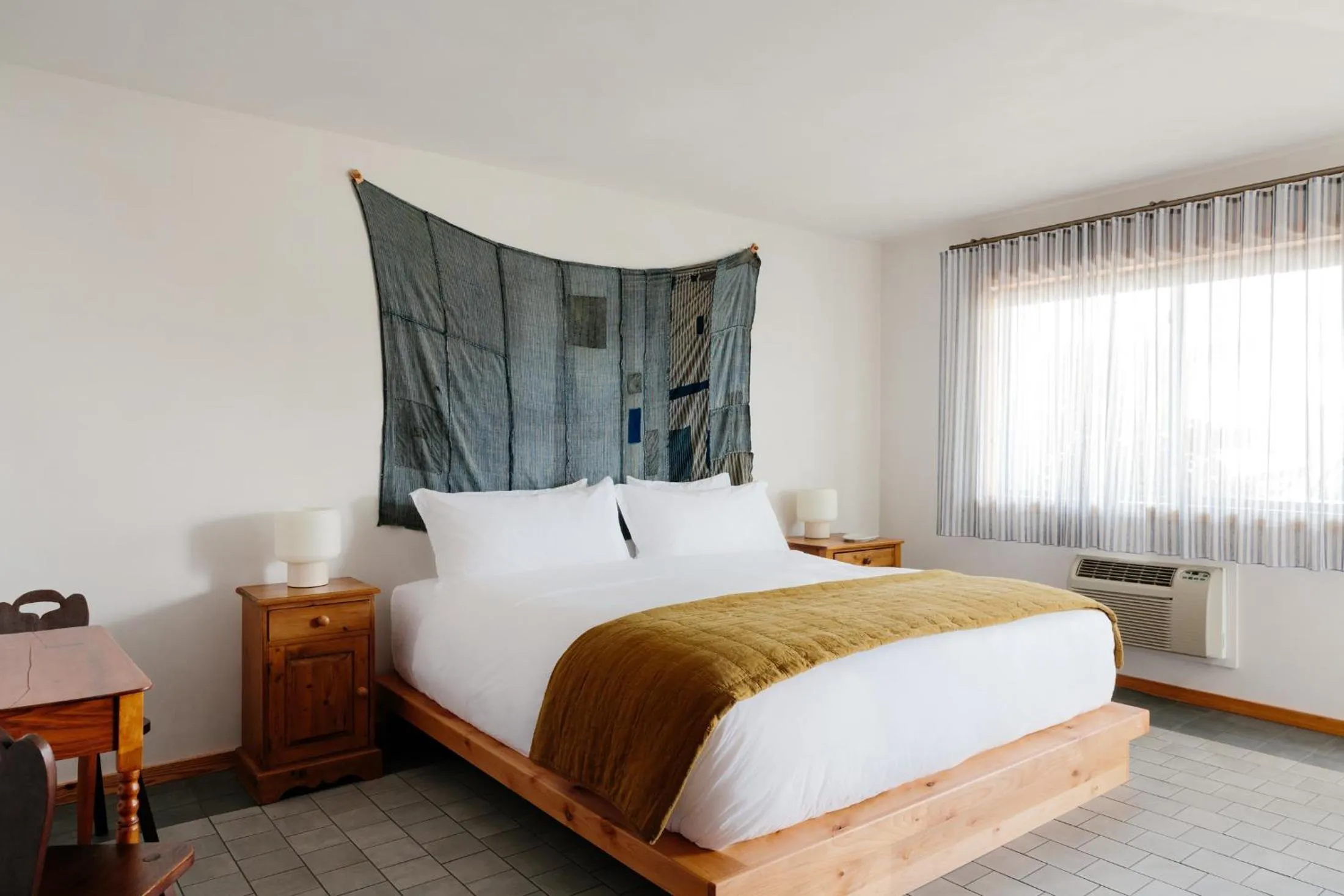 Bed in Daunts Albatross Motel