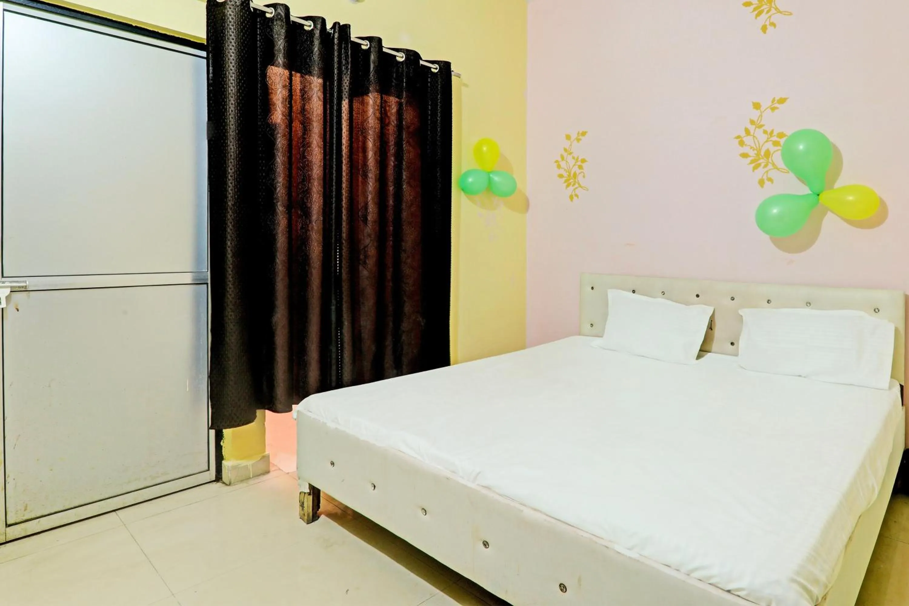 Bedroom, Bed in Hotel O Golden Grand