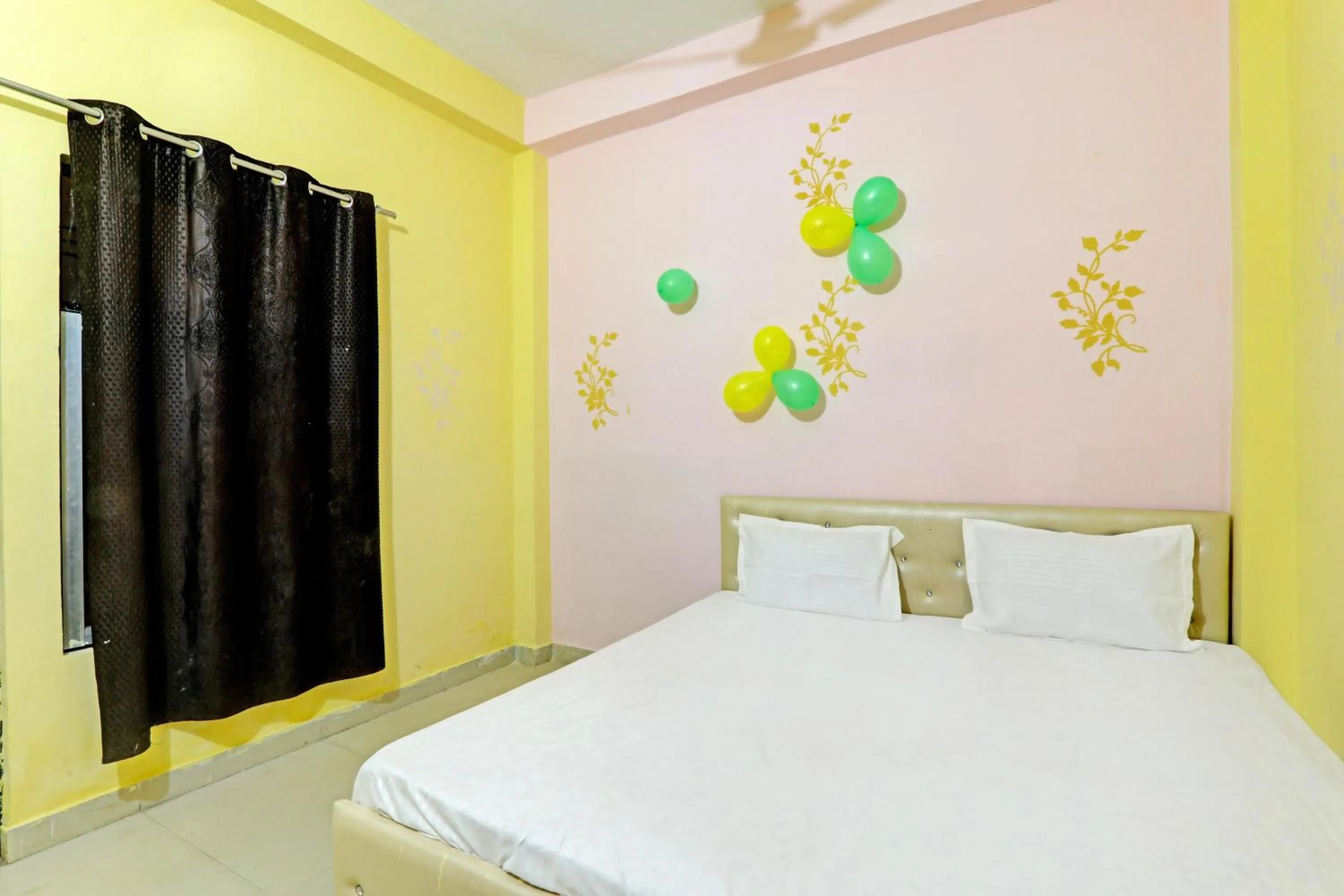 Bedroom, Bed in Hotel O Golden Grand