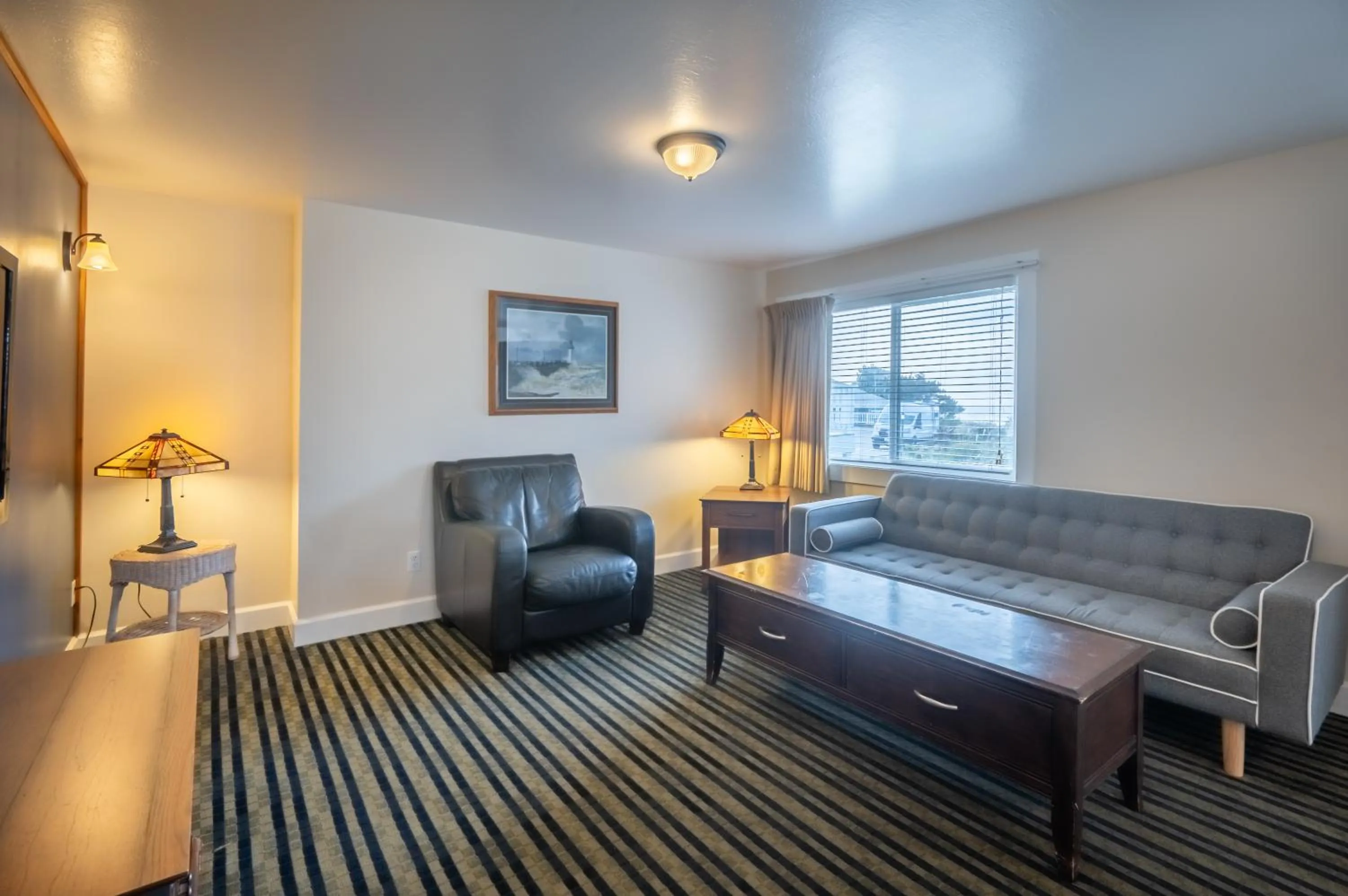 Bed in Pacific Reef Hotel & Light Show