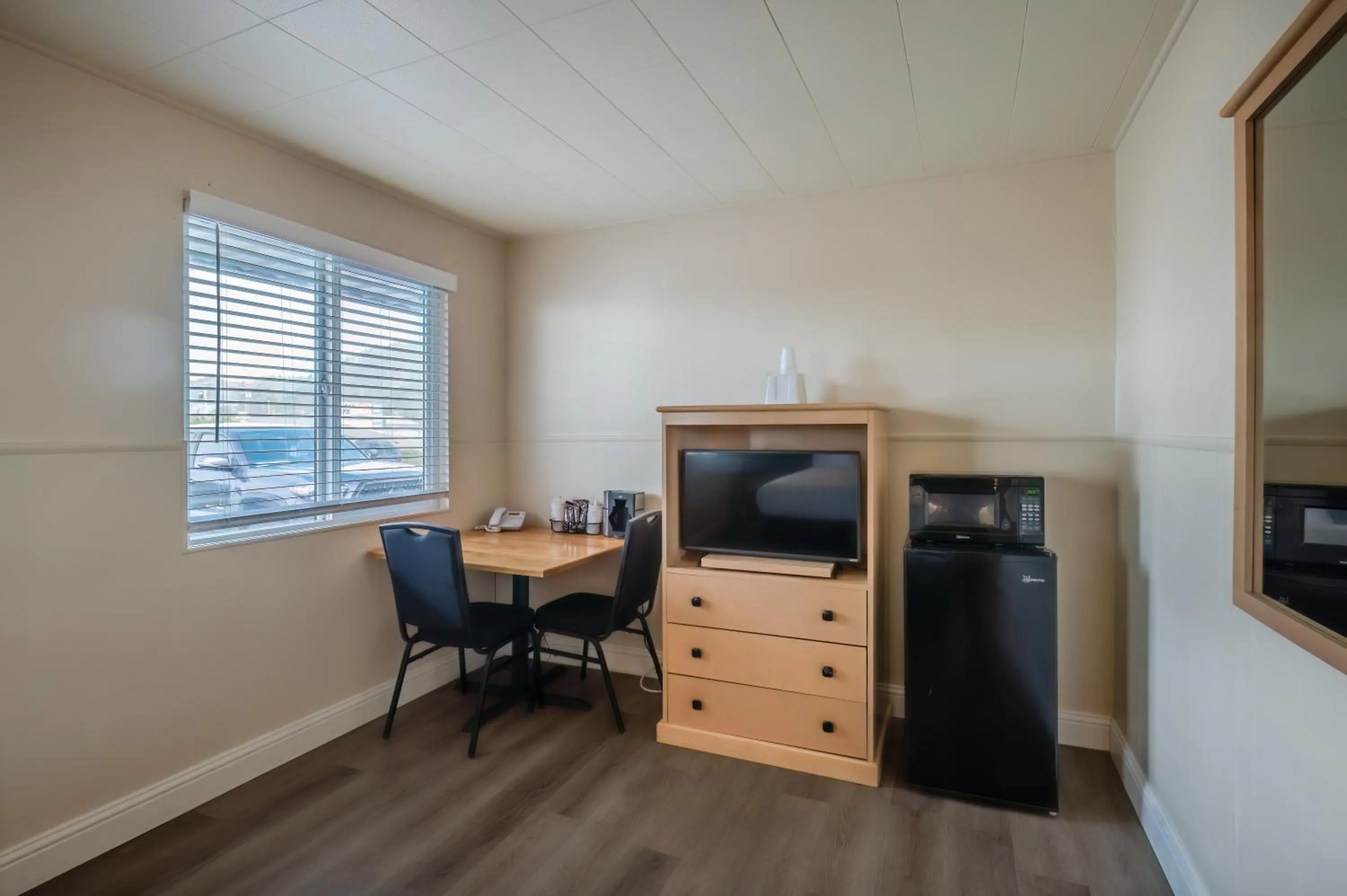 Pacific Reef Hotel & Light Show