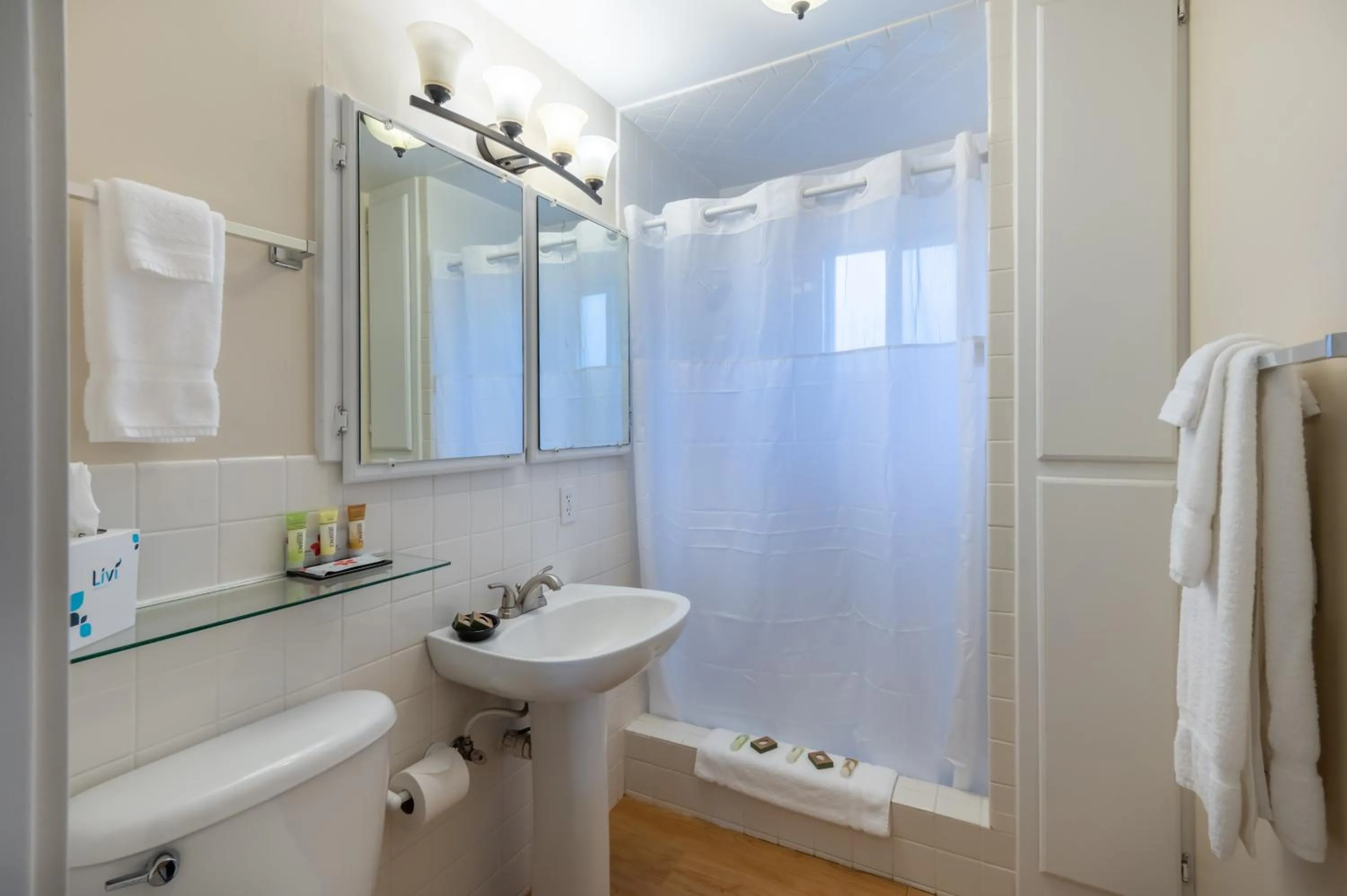 Pacific Reef Hotel & Light Show