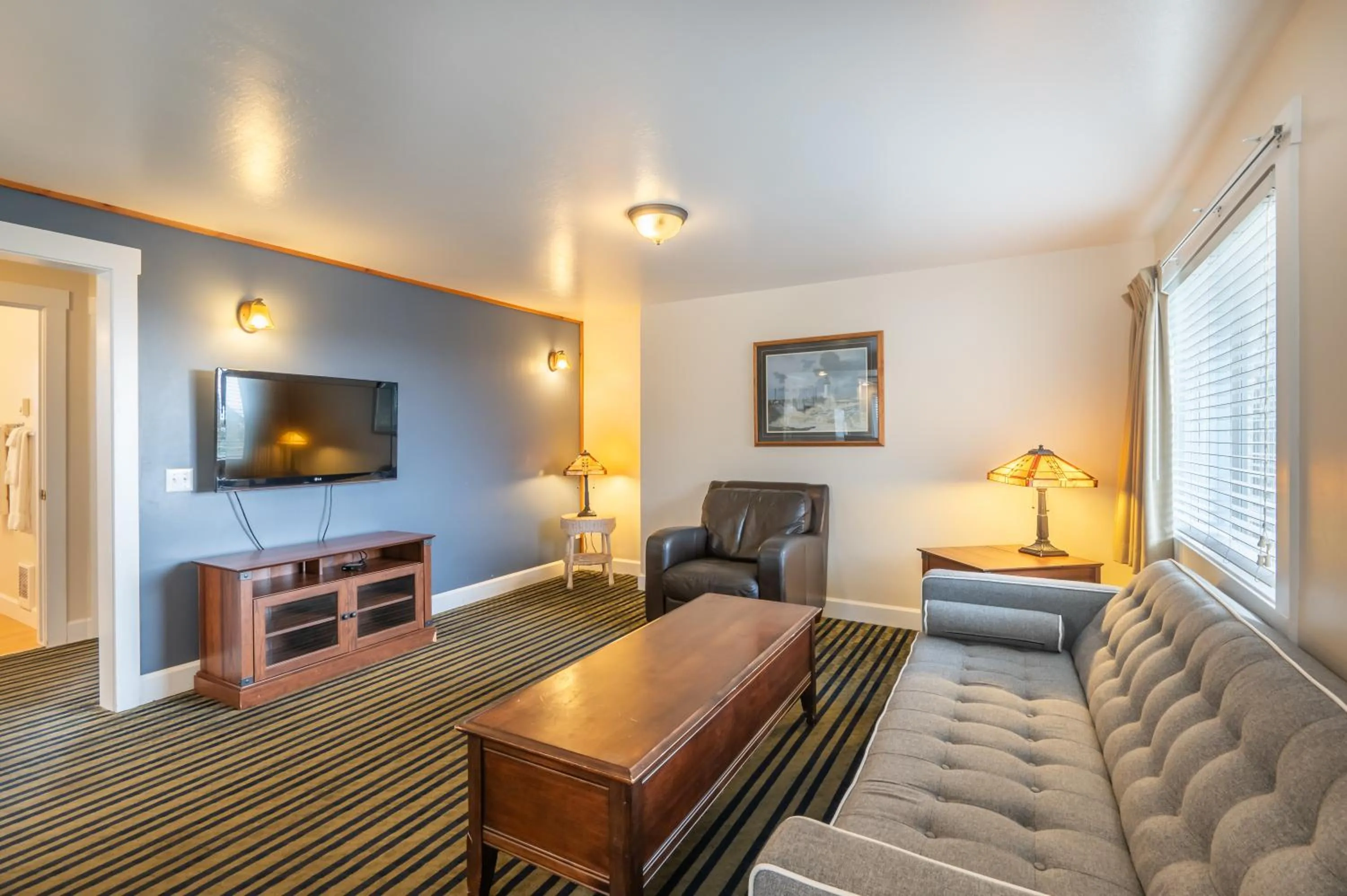 Pacific Reef Hotel & Light Show