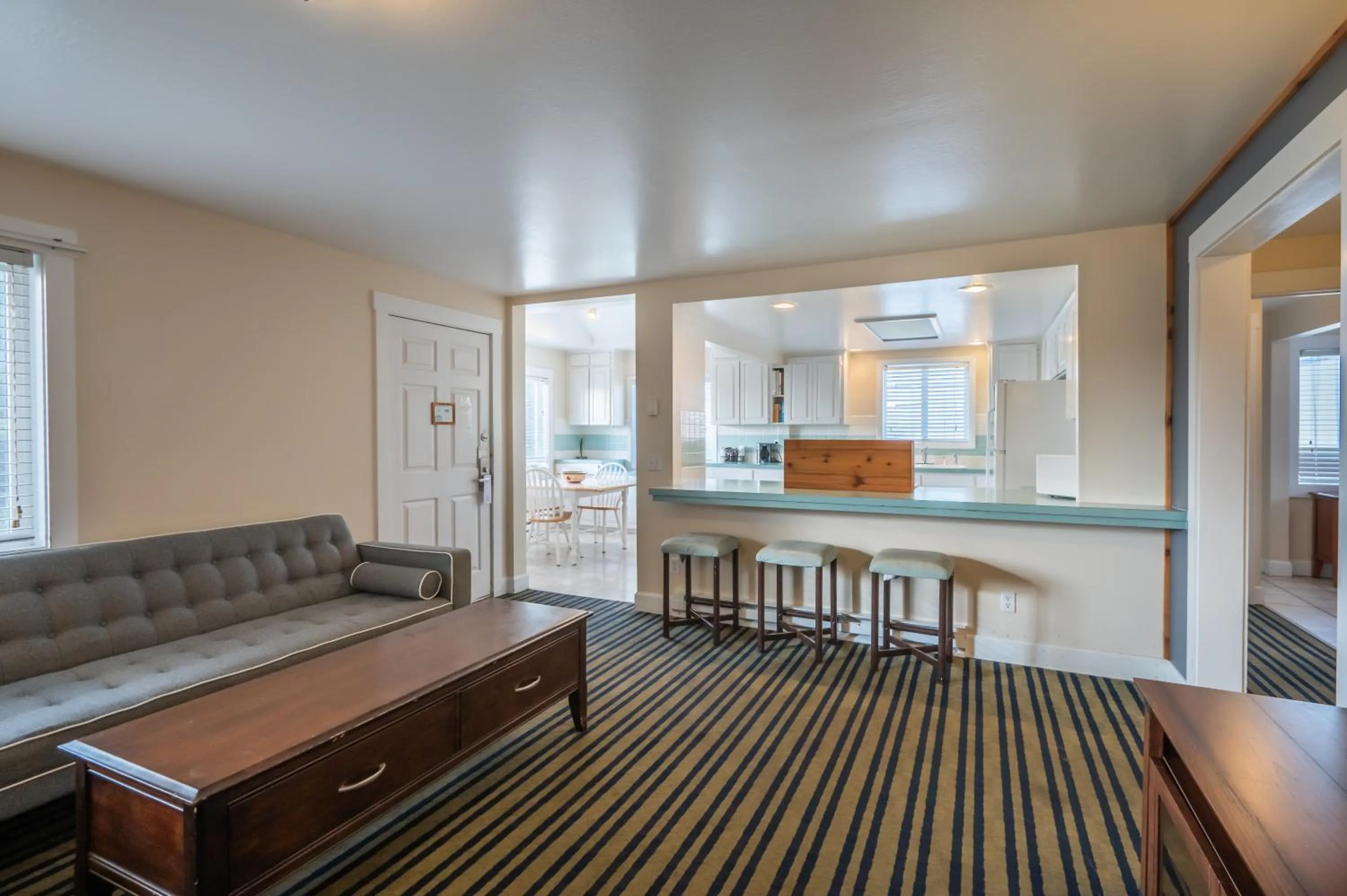 Pacific Reef Hotel & Light Show