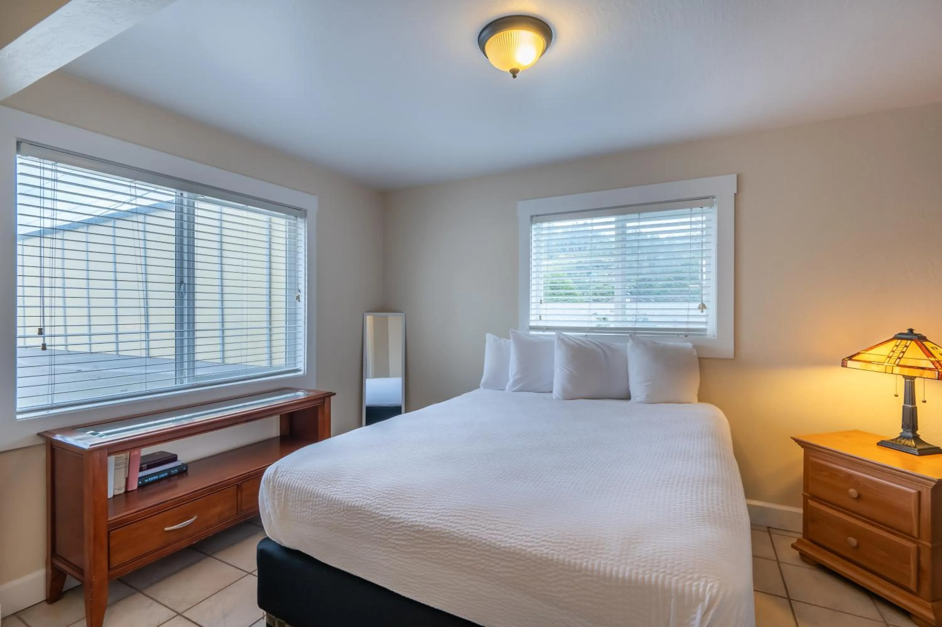 Bed in Pacific Reef Hotel & Light Show