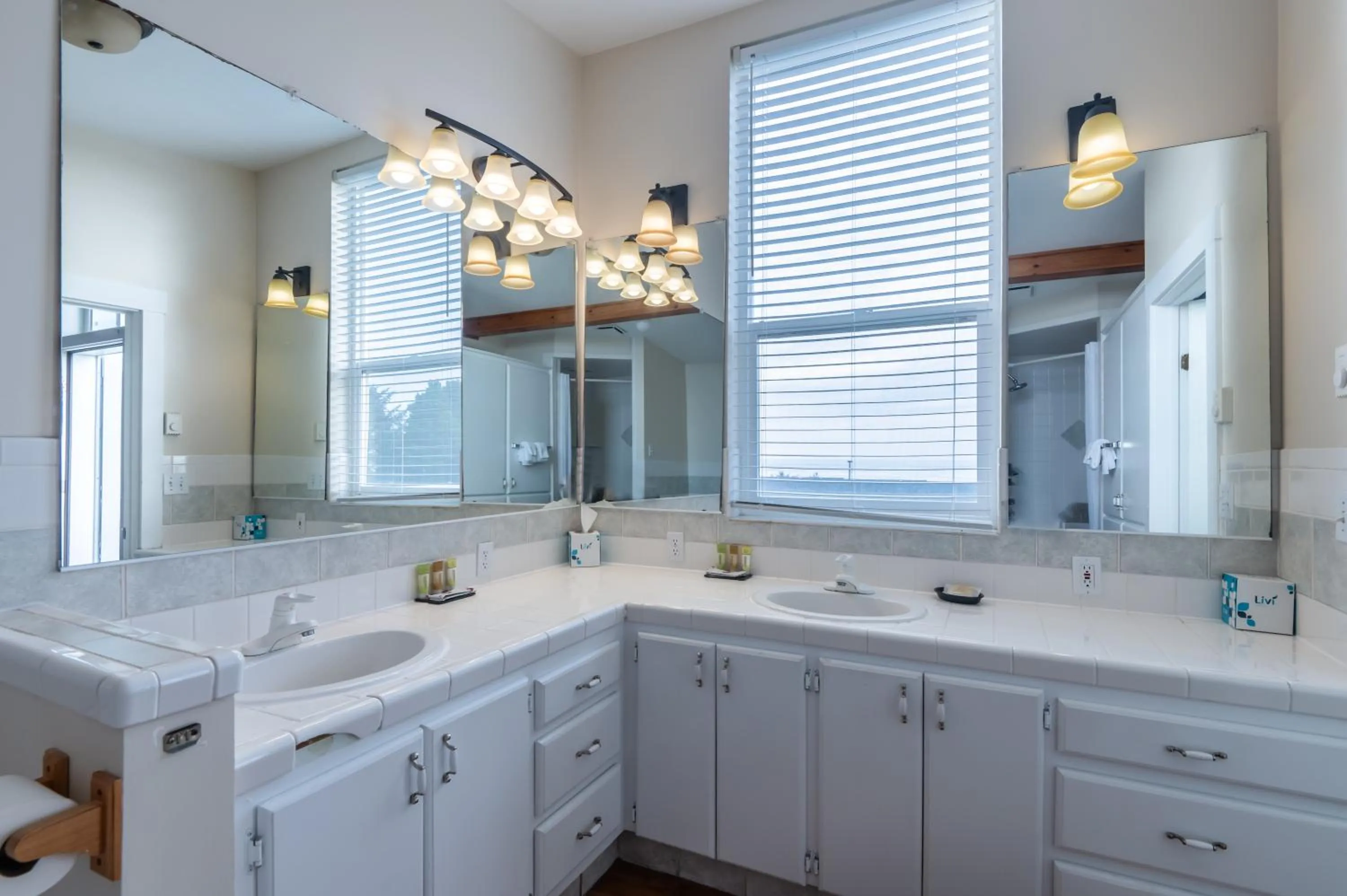 Pacific Reef Hotel & Light Show