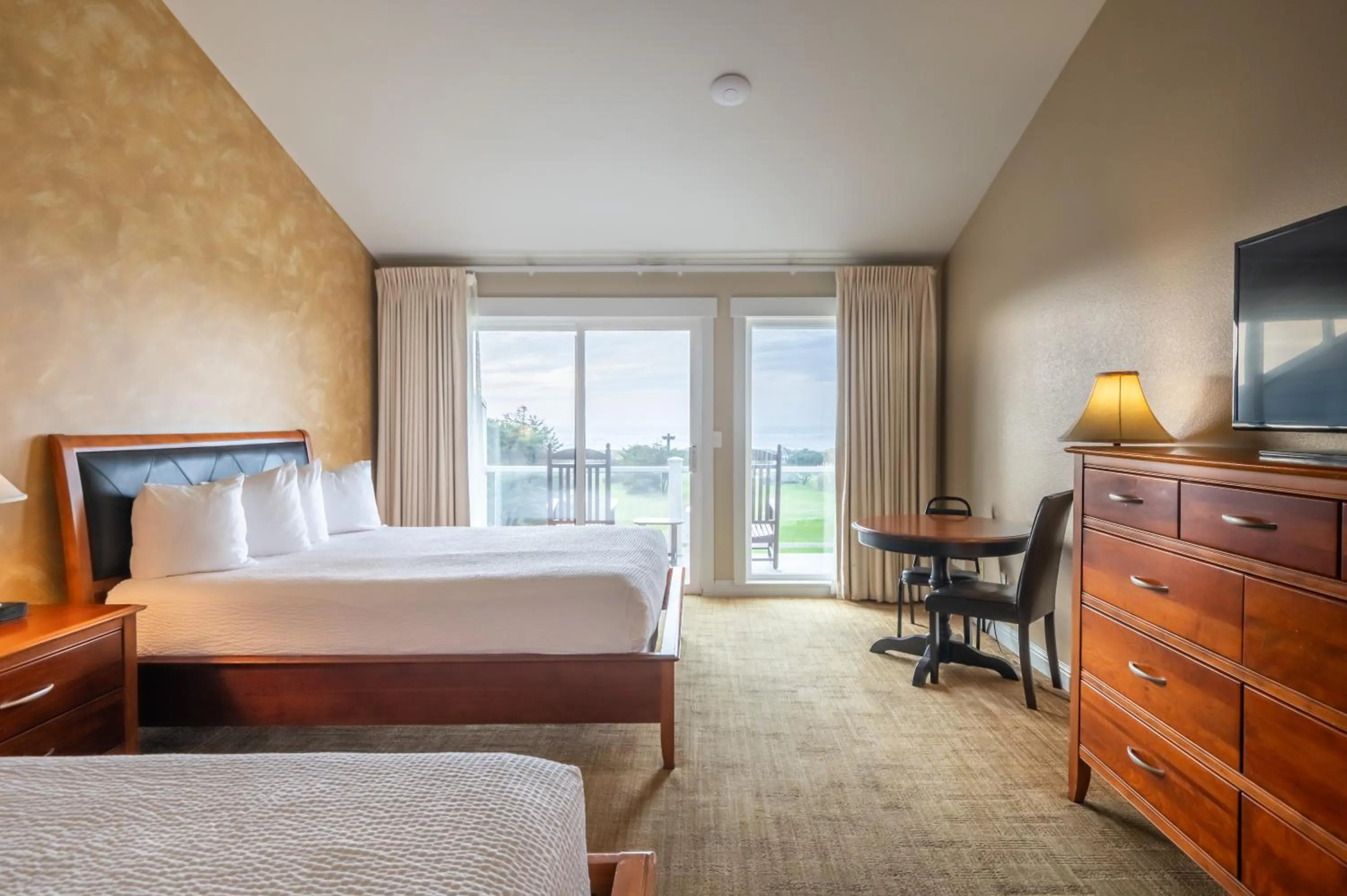 Bed in Pacific Reef Hotel & Light Show