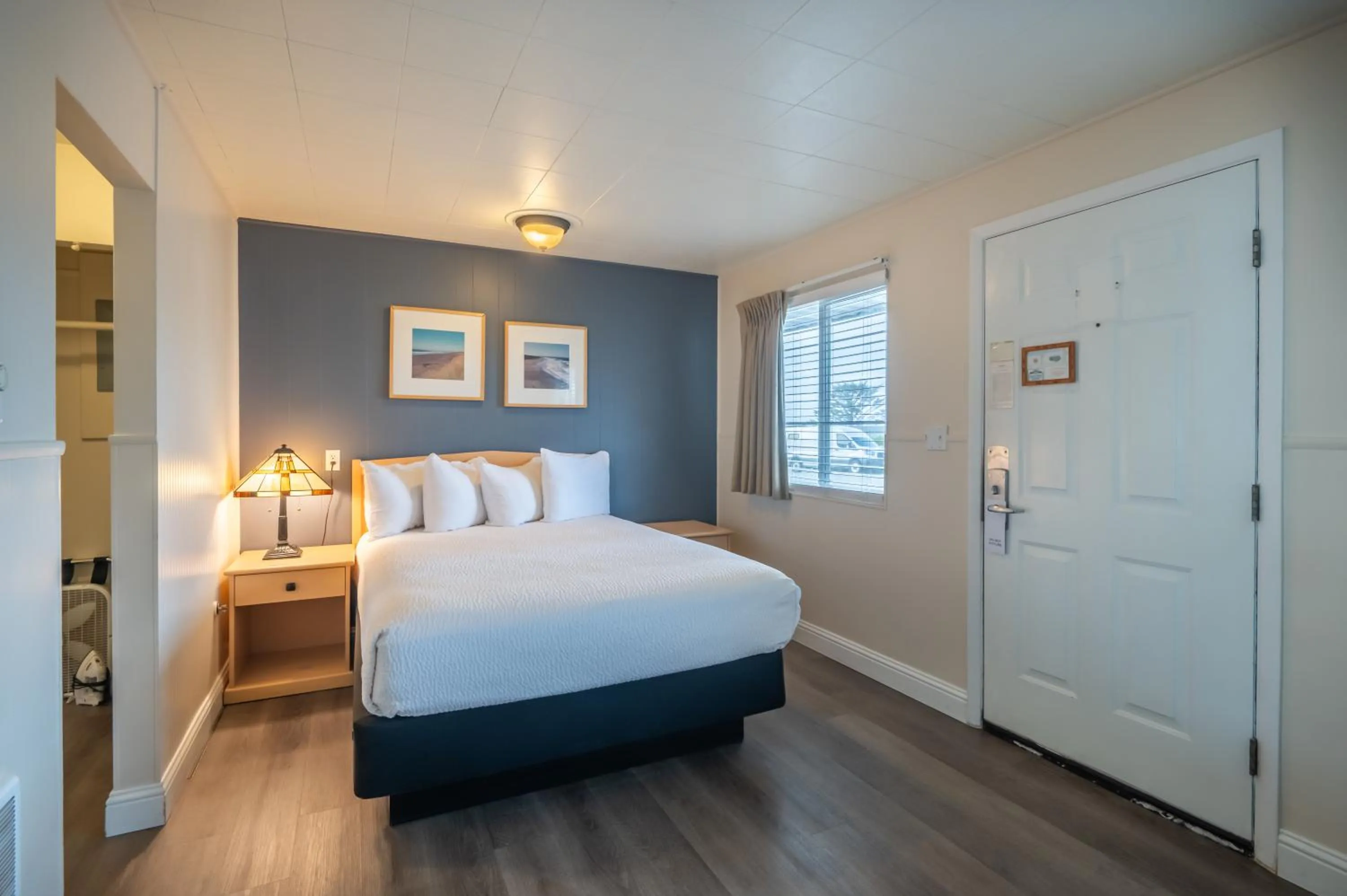 Bed in Pacific Reef Hotel & Light Show