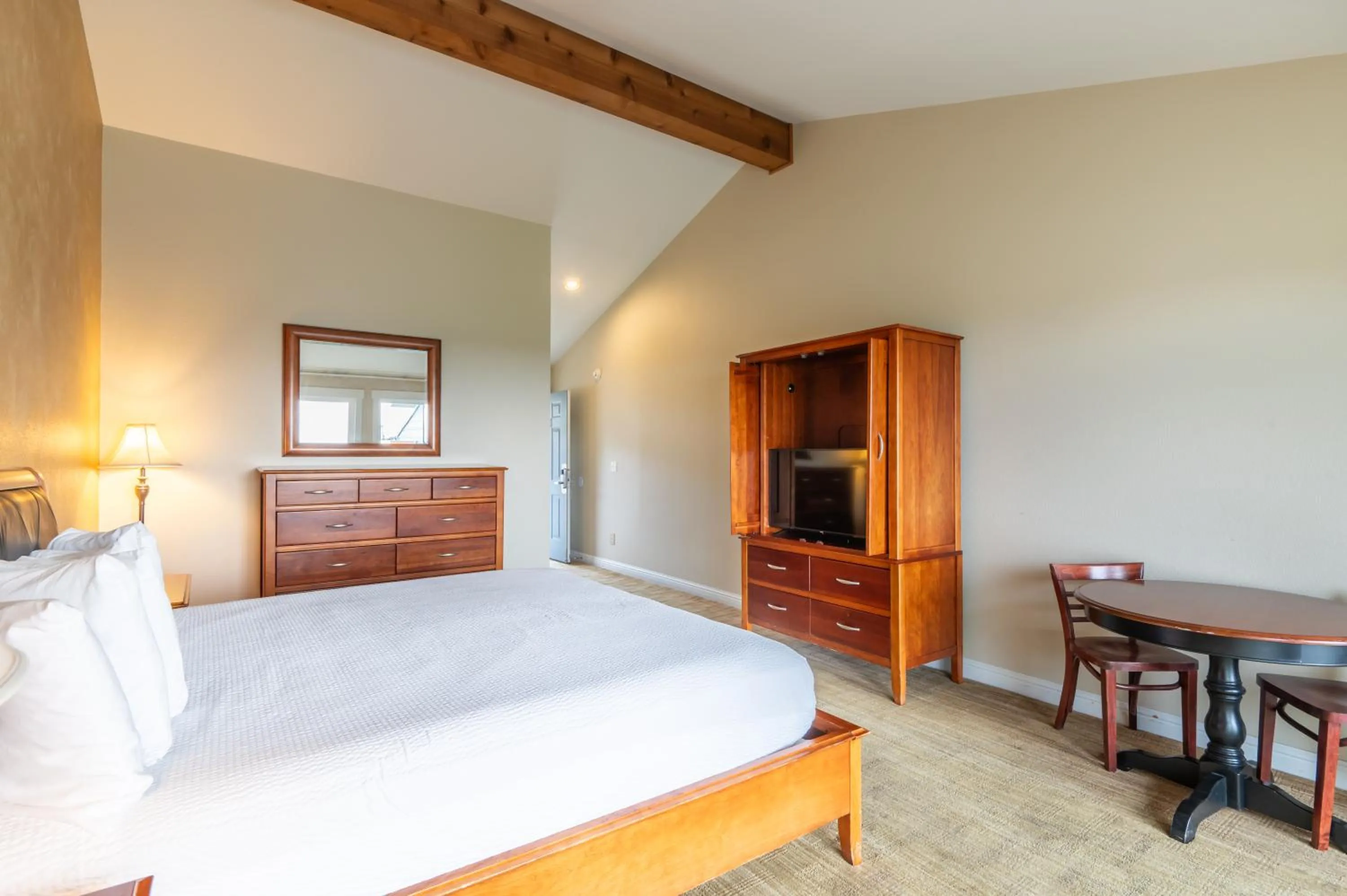 Bed in Pacific Reef Hotel & Light Show